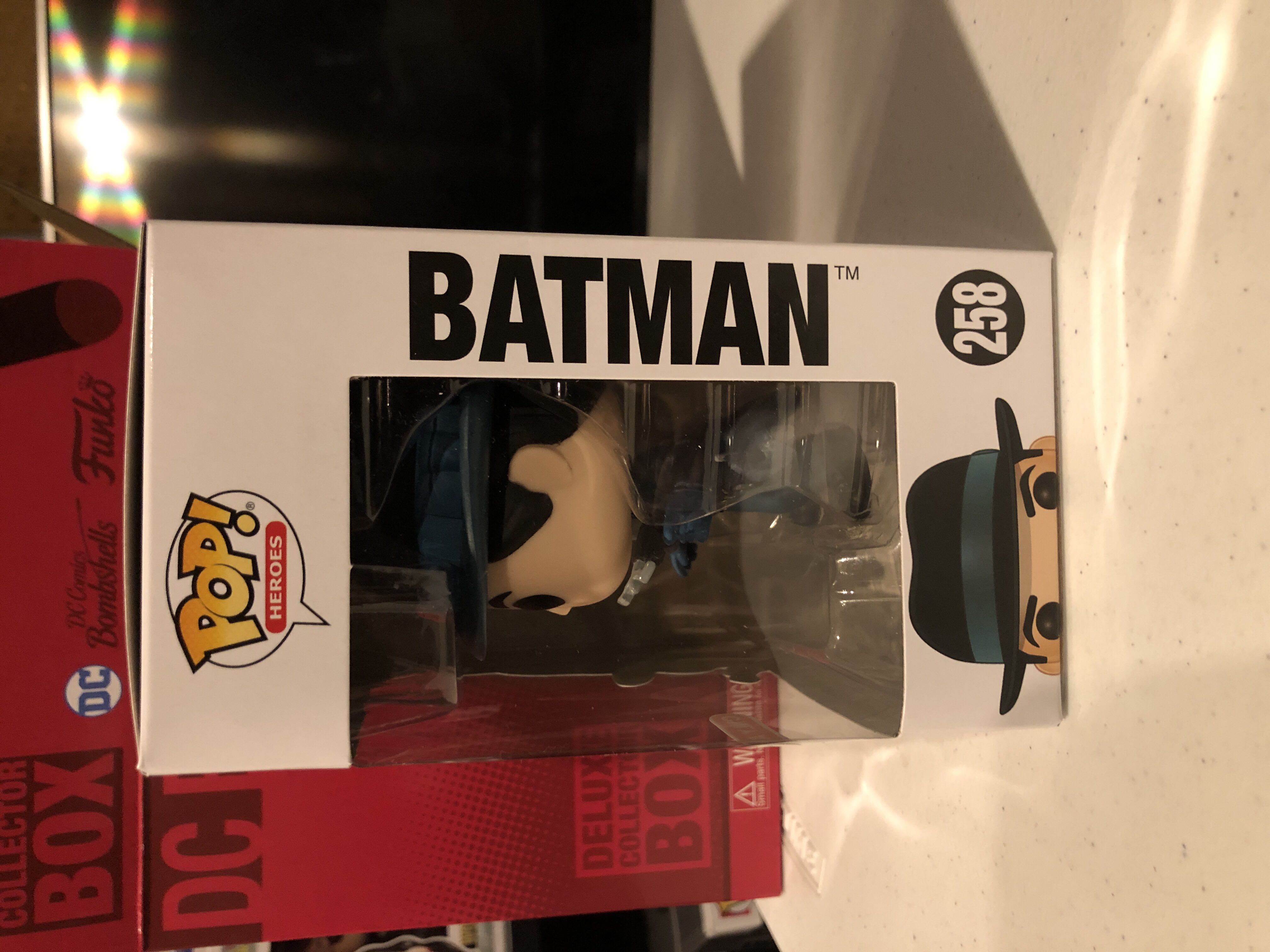 Batman - Comics Bombshells vinyl figure collectible [Barcode 889698350440] - Main Image 2