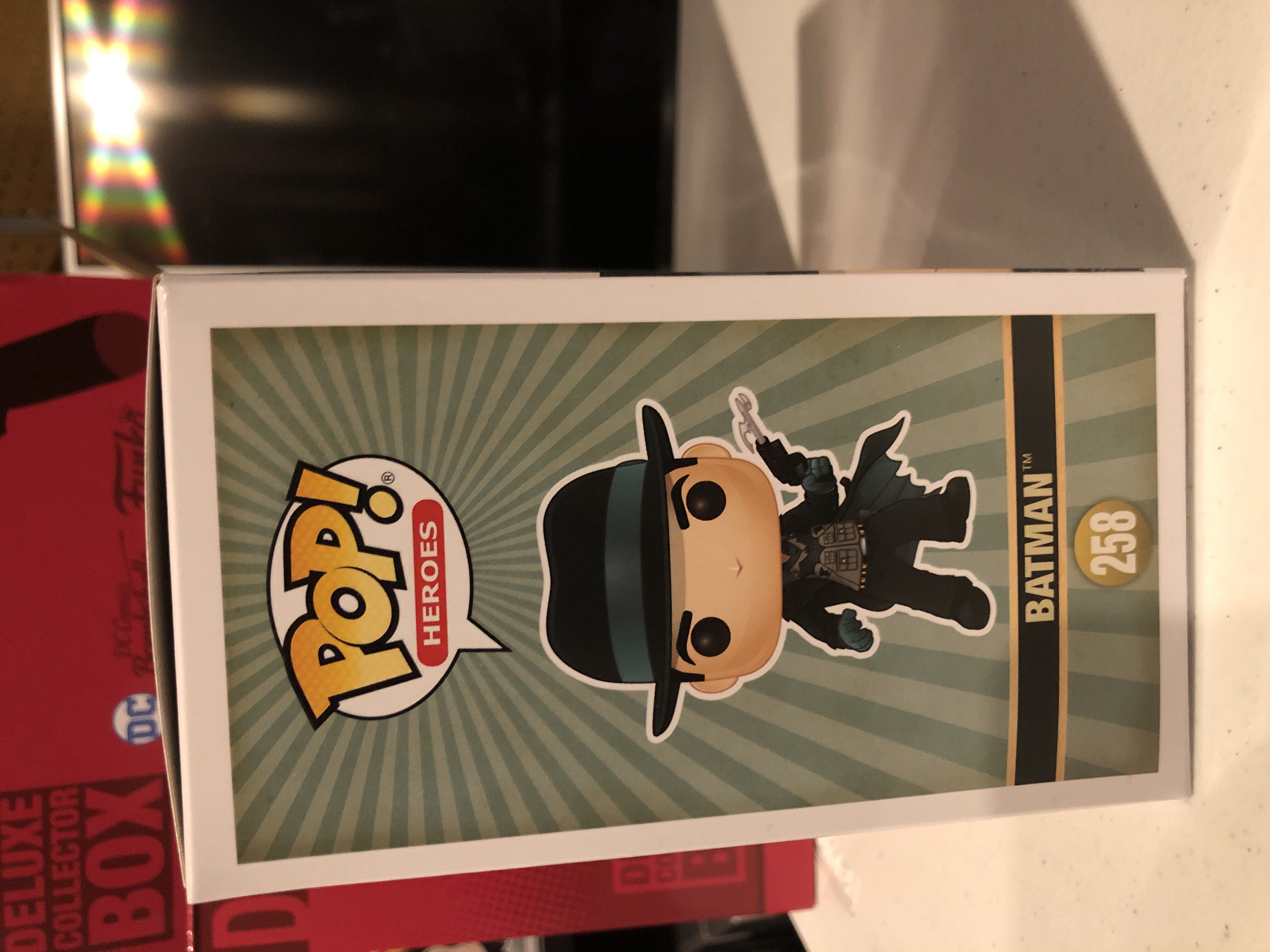 Batman - Comics Bombshells vinyl figure collectible [Barcode 889698350440] - Main Image 4