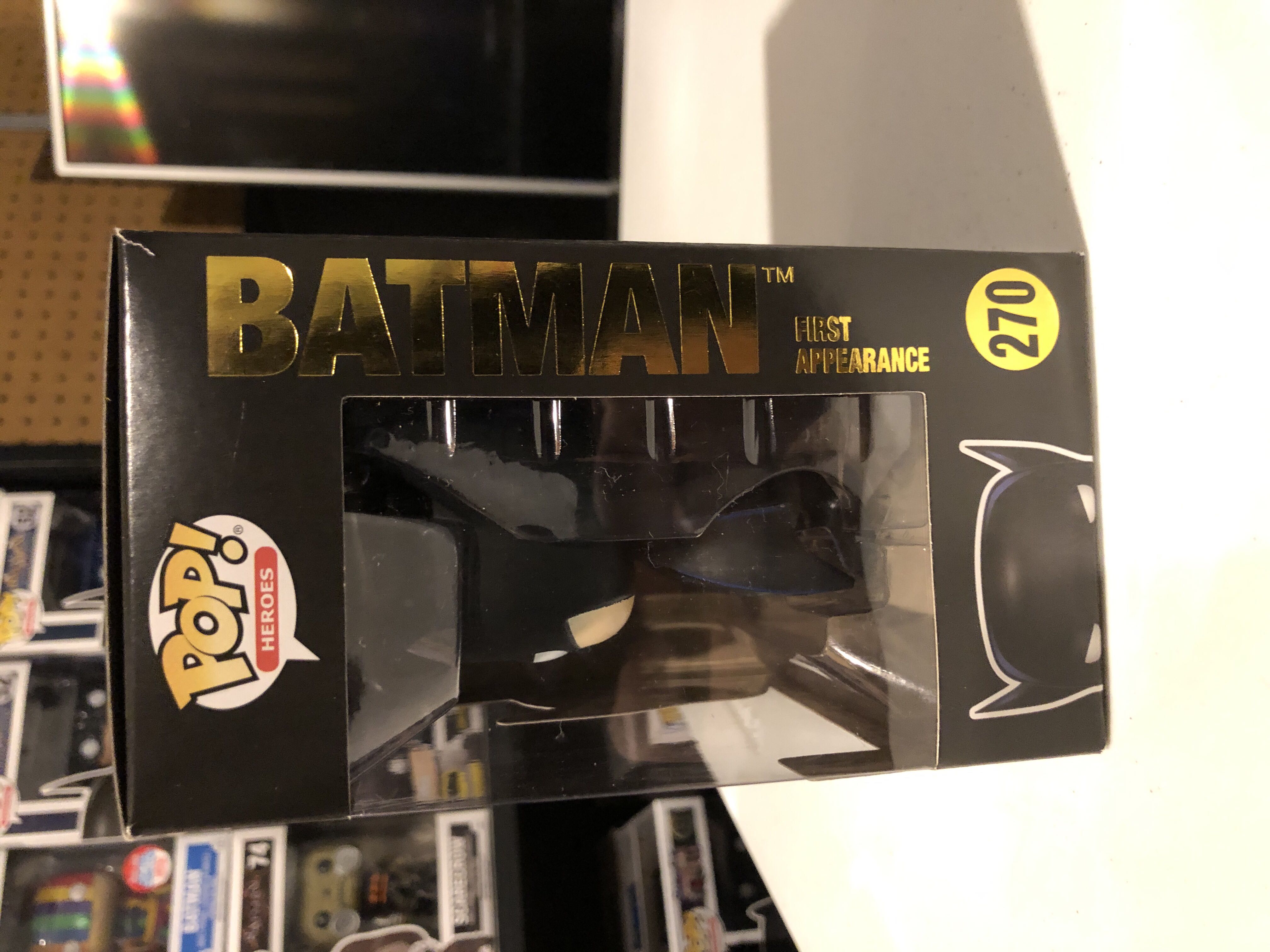 Batman First Appearance - Batman vinyl figure collectible [Barcode 889698372145] - Main Image 2