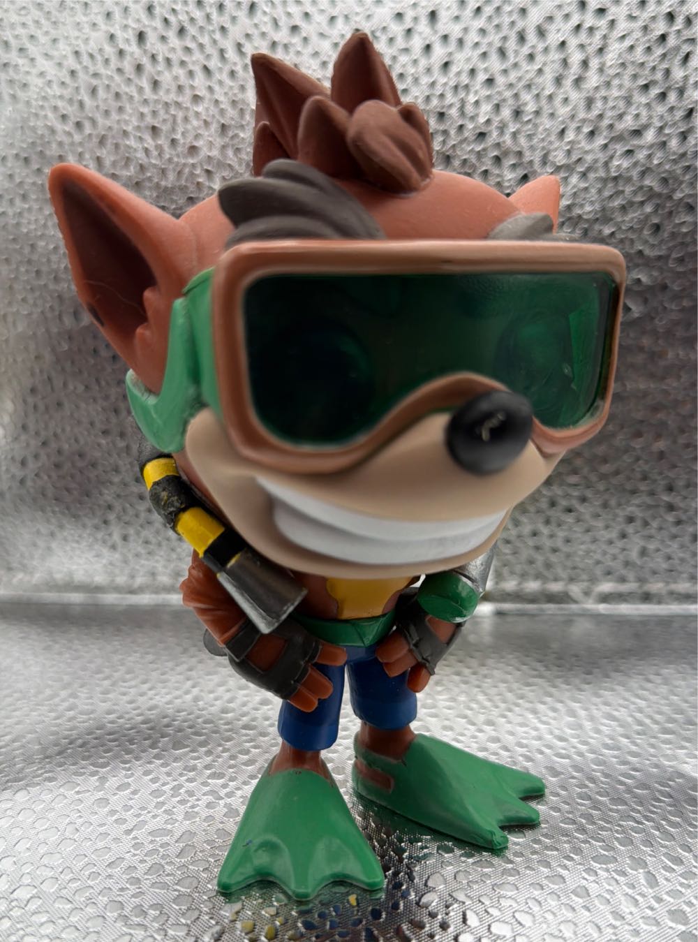 Crash Bandicoot -421- Crash Bandicoot w/ scuba gear - Crash Bandicoot vinyl figure collectible [Barcode 889698339162] - Main Image 4