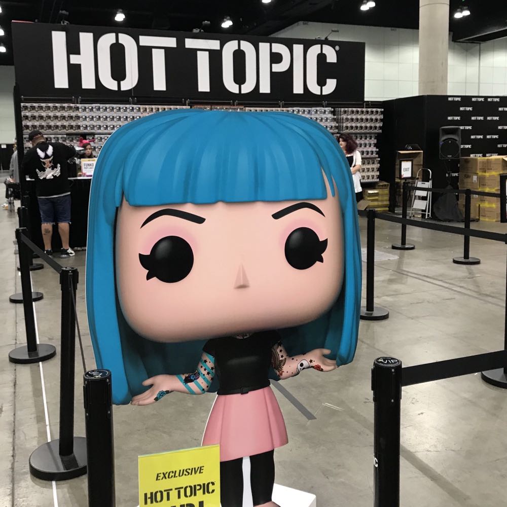 Hot Topic Girl - Hot Topic vinyl figure collectible [Barcode 889698316156] - Main Image 4