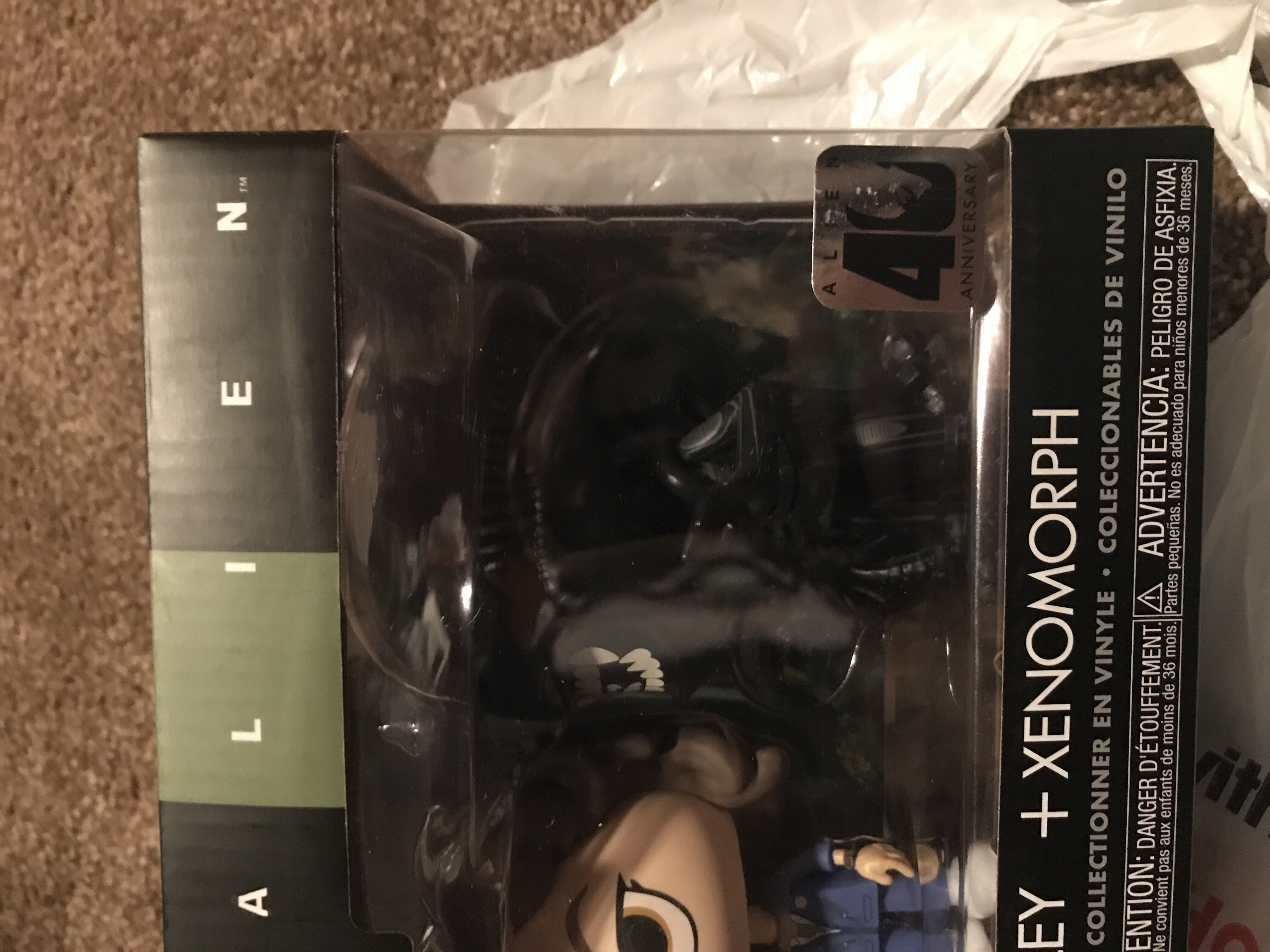 Ellen Ripley + Xenomorph   vinyl figure collectible [Barcode 889698377553] - Main Image 3