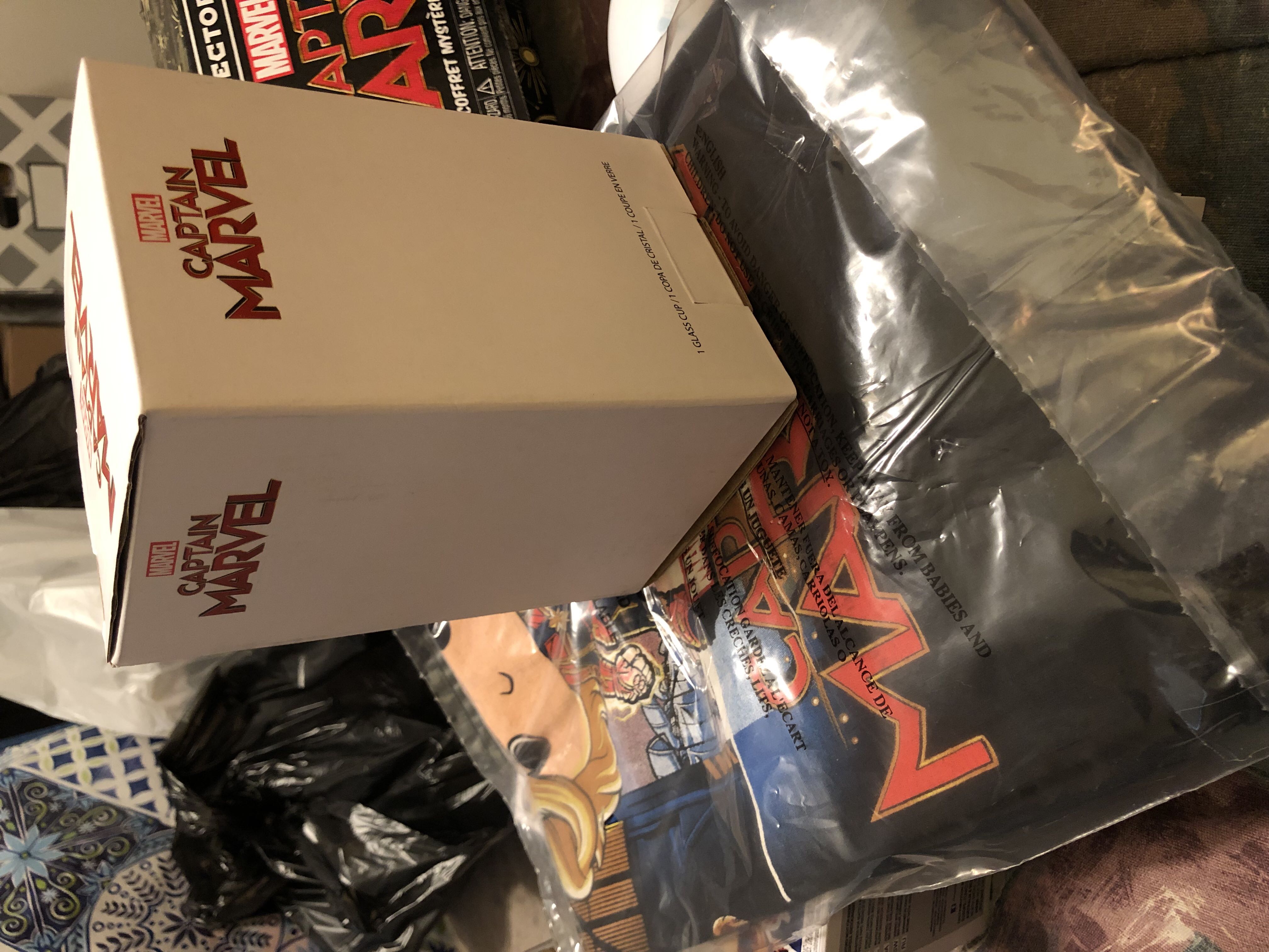 Captain Marvel - Captain Marvel vinyl figure collectible [Barcode 889698375092] - Main Image 4