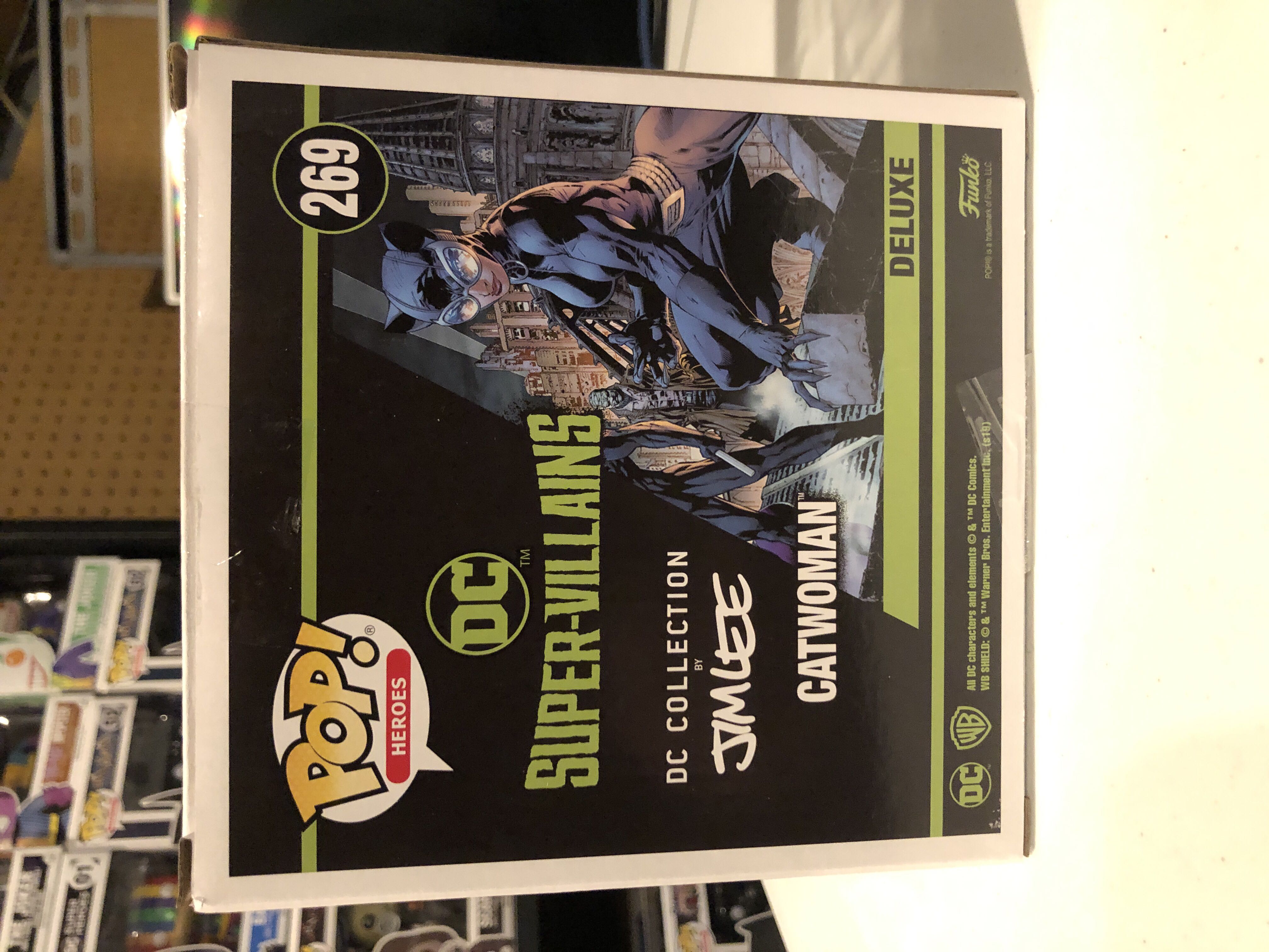 Catwoman - DC Universe vinyl figure collectible [Barcode 889698363105] - Main Image 3