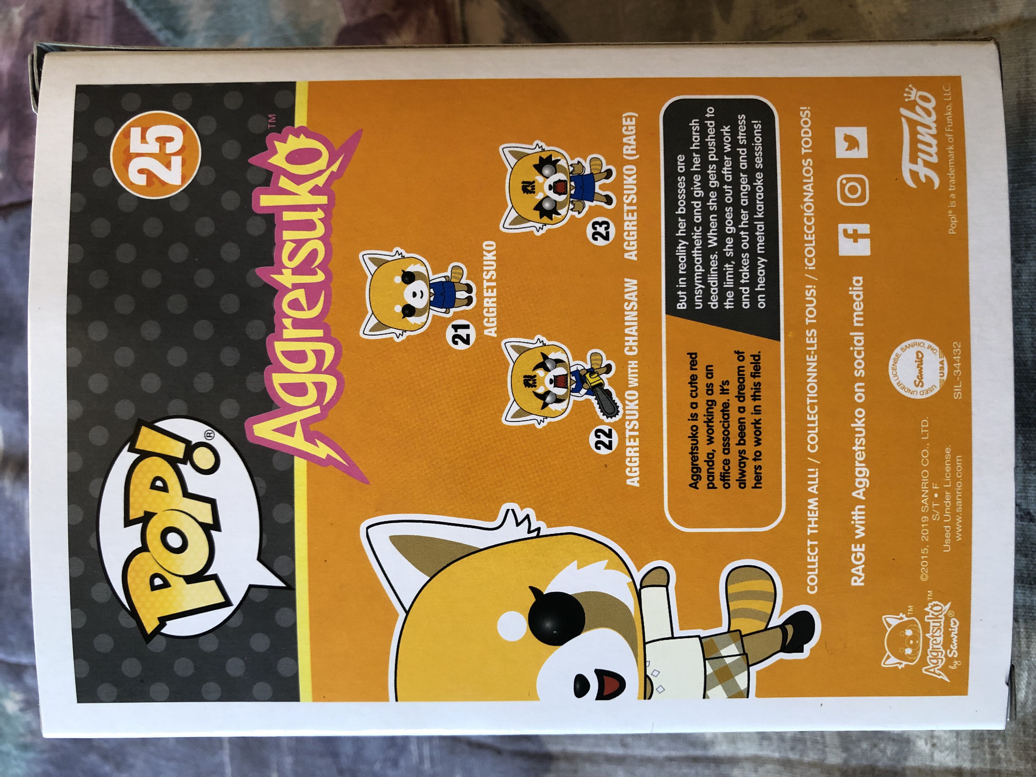 Aggretsuko (Date Night) - Sanrio vinyl figure collectible [Barcode 889698381345] - Main Image 2