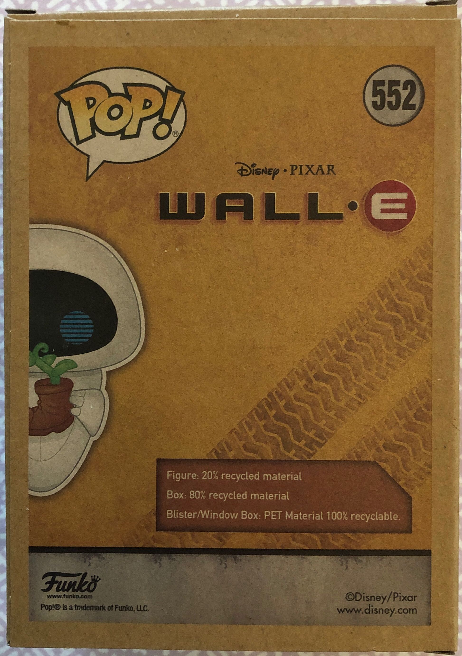 Eve - Disney vinyl figure collectible [Barcode 889698387538] - Main Image 2