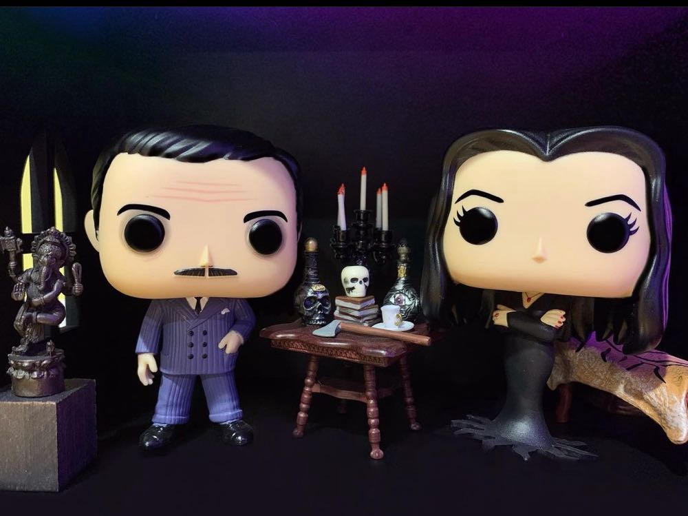 Addams Family: Morticia  vinyl figure collectible [Barcode 889698391634] - Main Image 4
