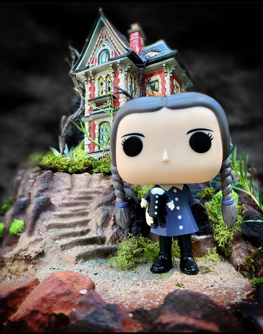 Addams Family: Wednesday  vinyl figure collectible [Barcode 889698391832] - Main Image 3