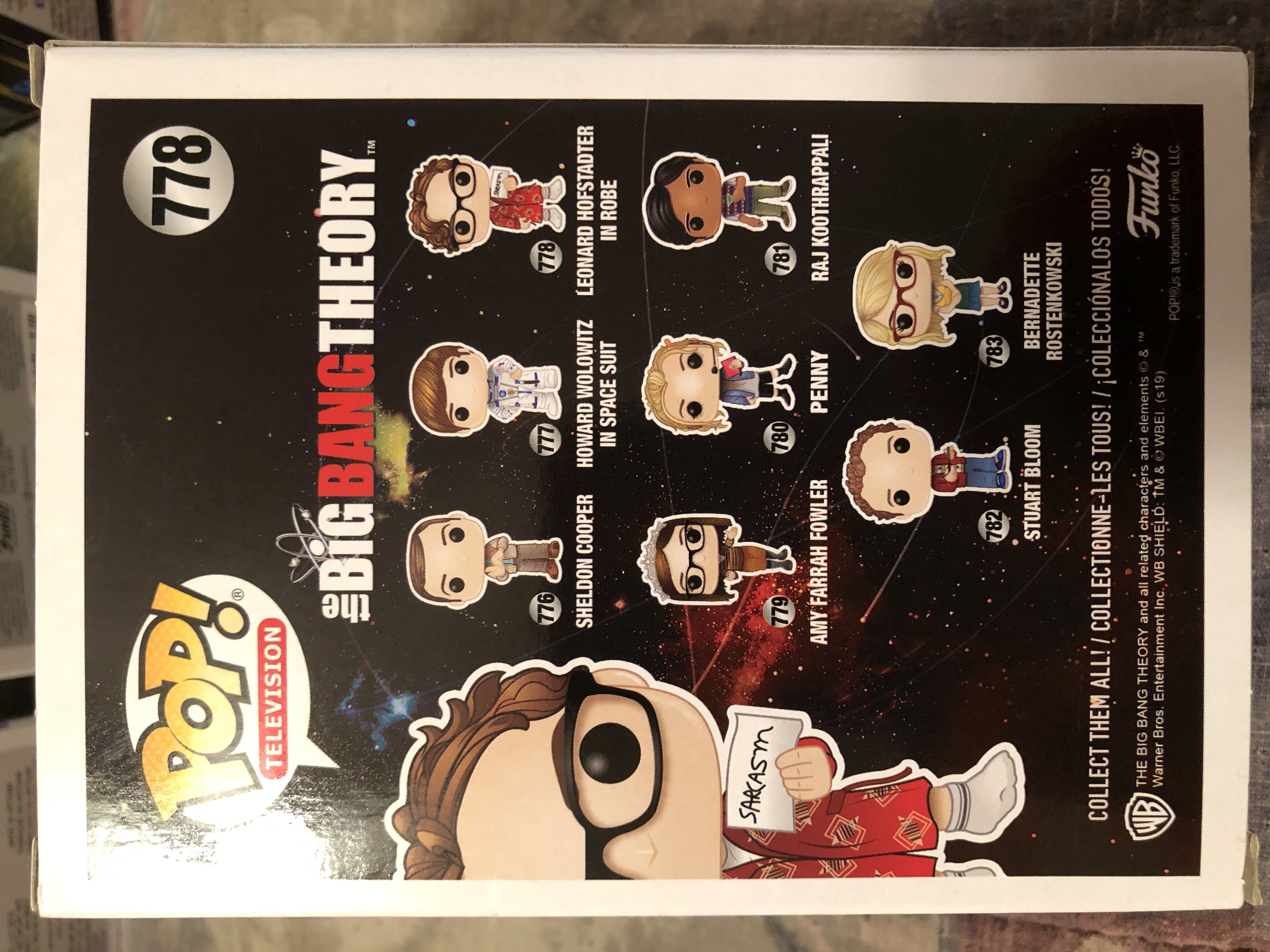 Leonard Hofstadter in Robe - The Big Bang Theory vinyl figure collectible [Barcode 889698385862] - Main Image 2