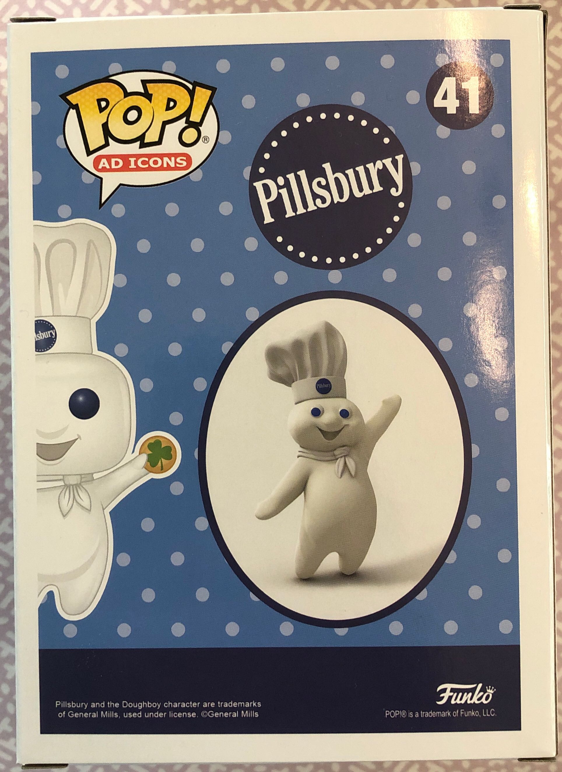 Pillsbury Doughboy w/Shamrock  vinyl figure collectible [Barcode 889698371247] - Main Image 2