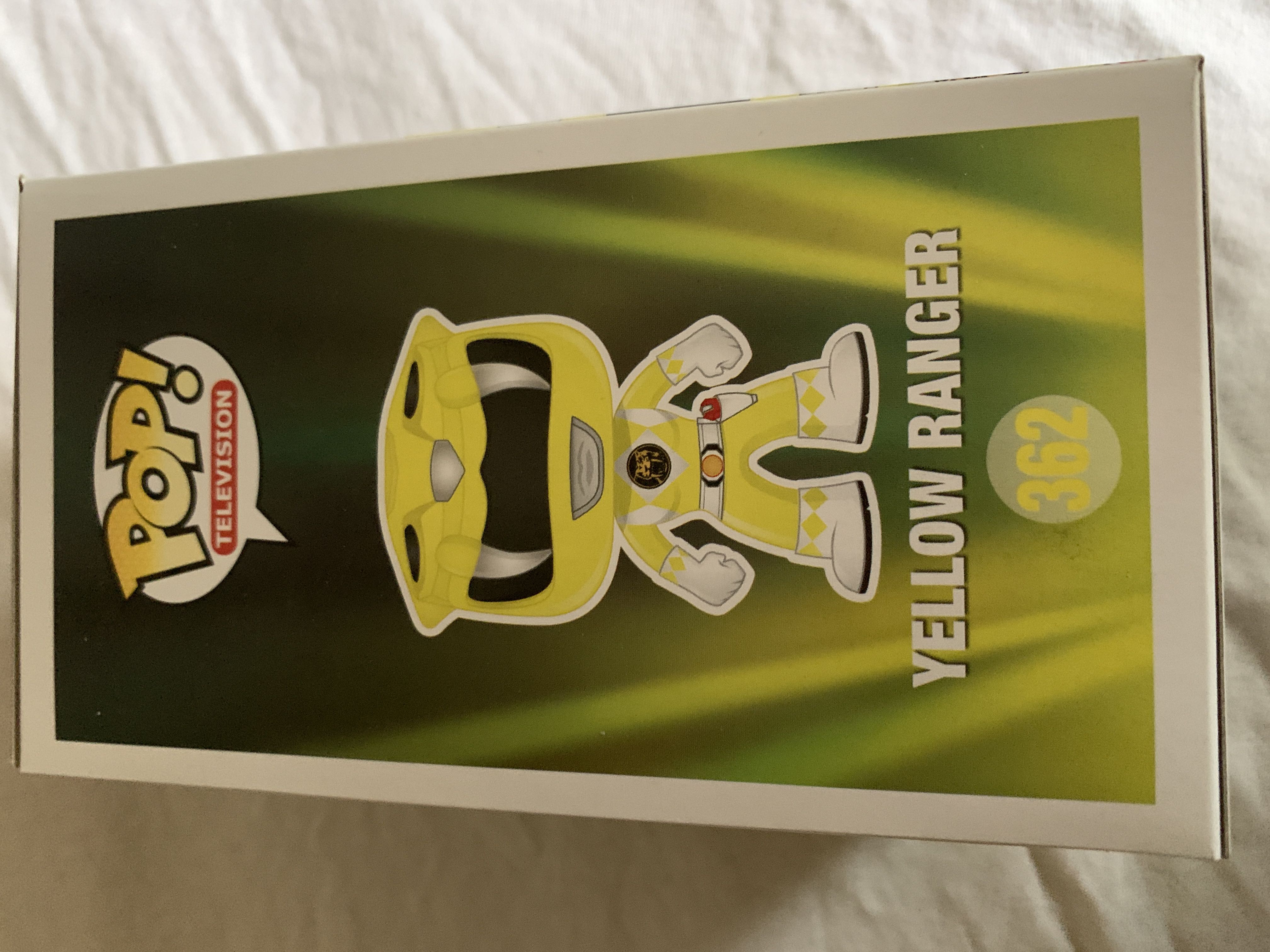 Mighty Morphin Power Rangers - Yellow Ranger  - Mighty Morphin Power Rangers vinyl figure collectible [Barcode 889698103107] - Main Image 2