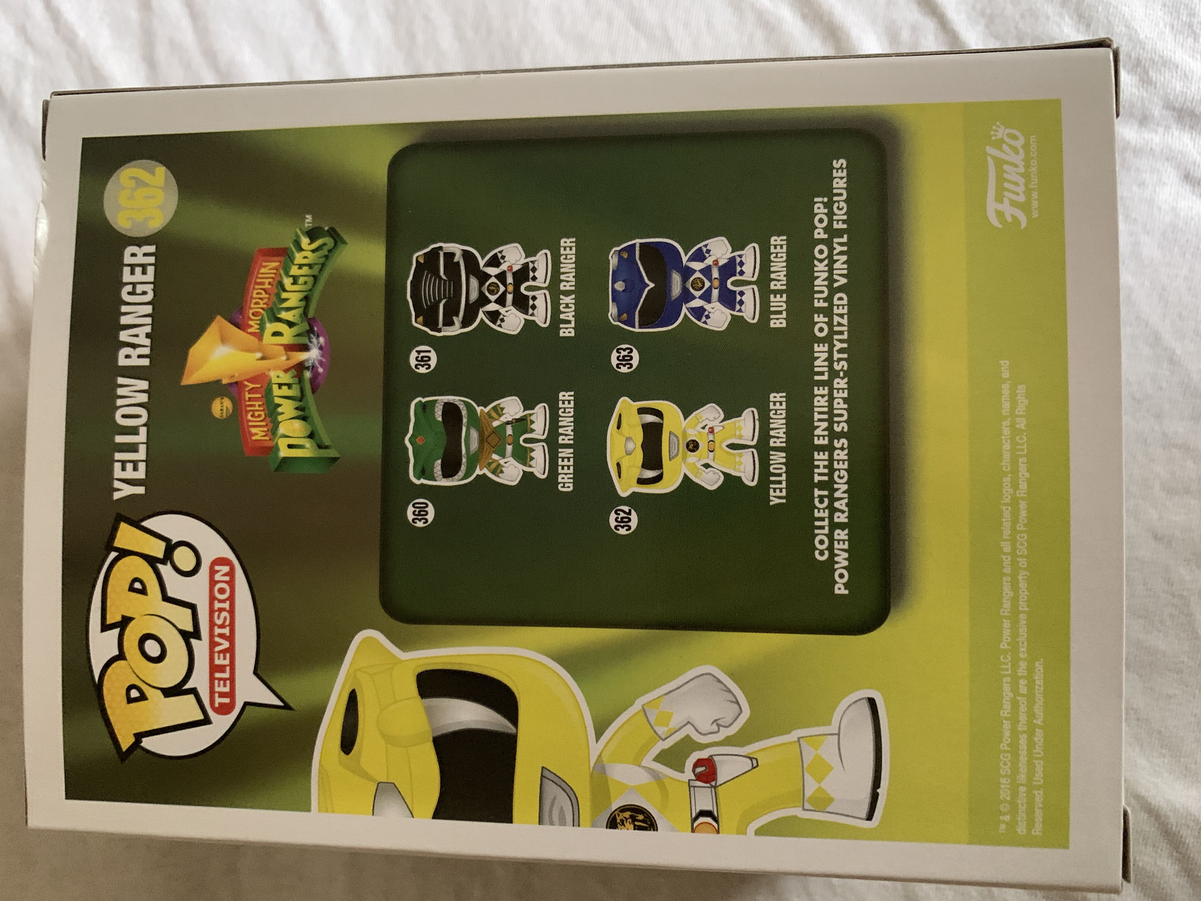 Mighty Morphin Power Rangers - Yellow Ranger  - Mighty Morphin Power Rangers vinyl figure collectible [Barcode 889698103107] - Main Image 3