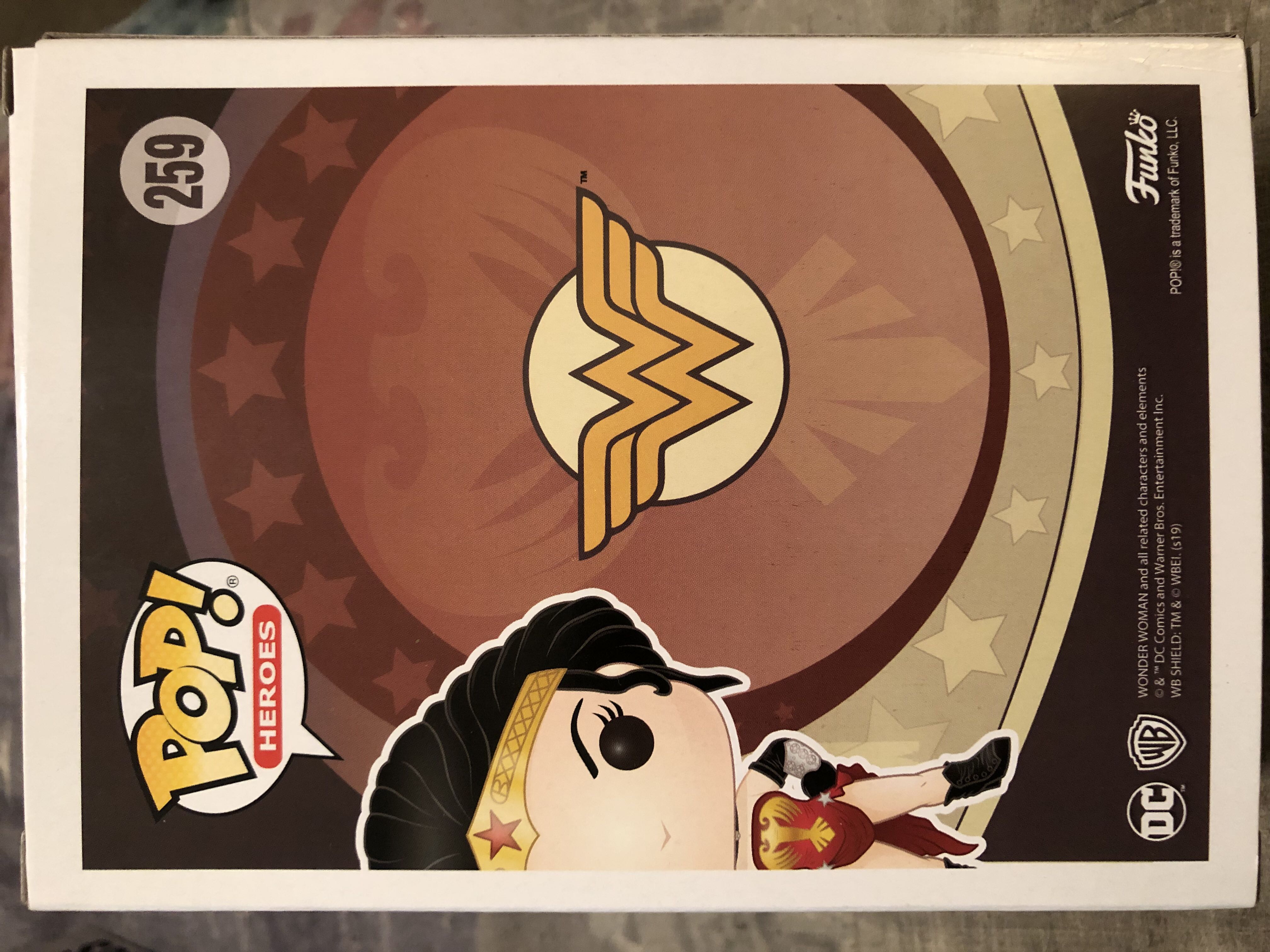 Wonder Woman (Amazonia) - DC Universe vinyl figure collectible [Barcode 889698387736] - Main Image 2