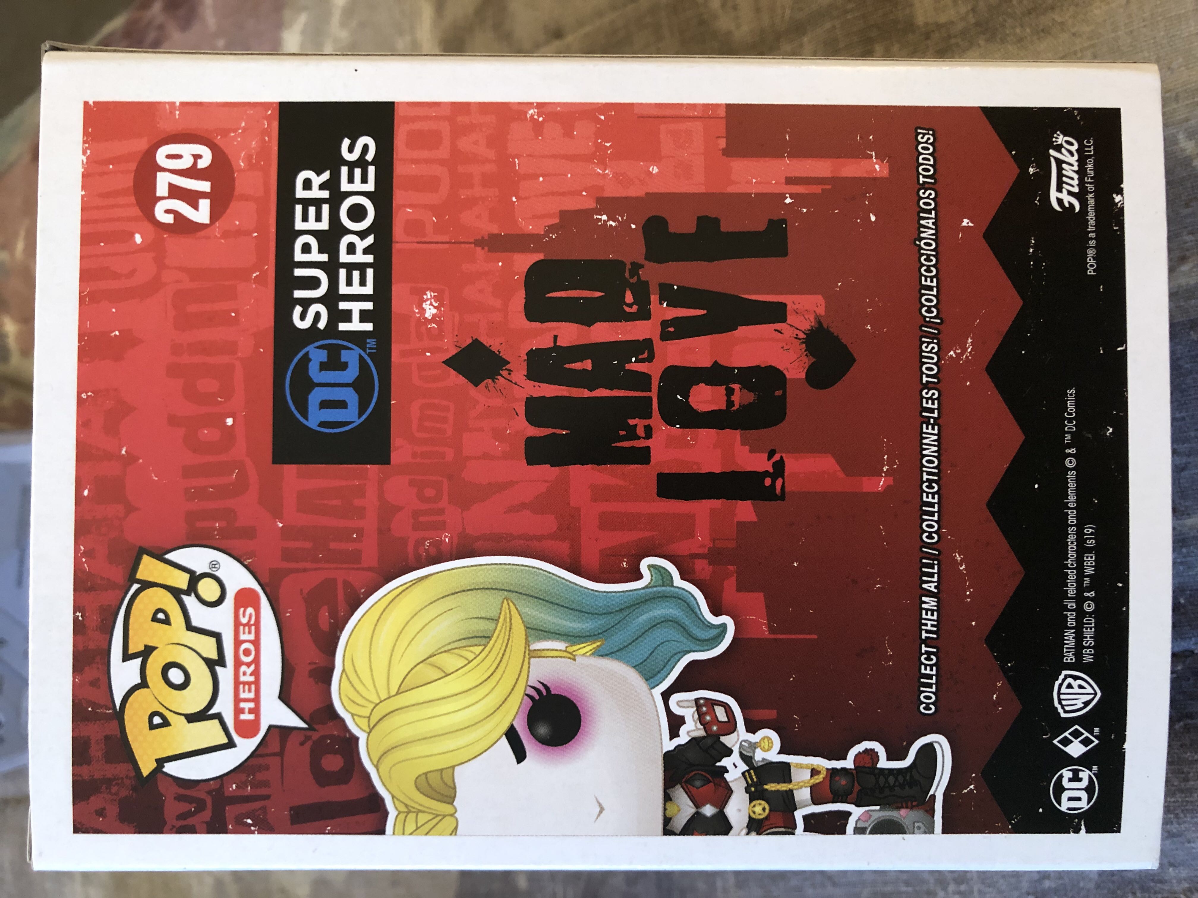 Harley Quinn - DC Universe vinyl figure collectible [Barcode 889698389761] - Main Image 2