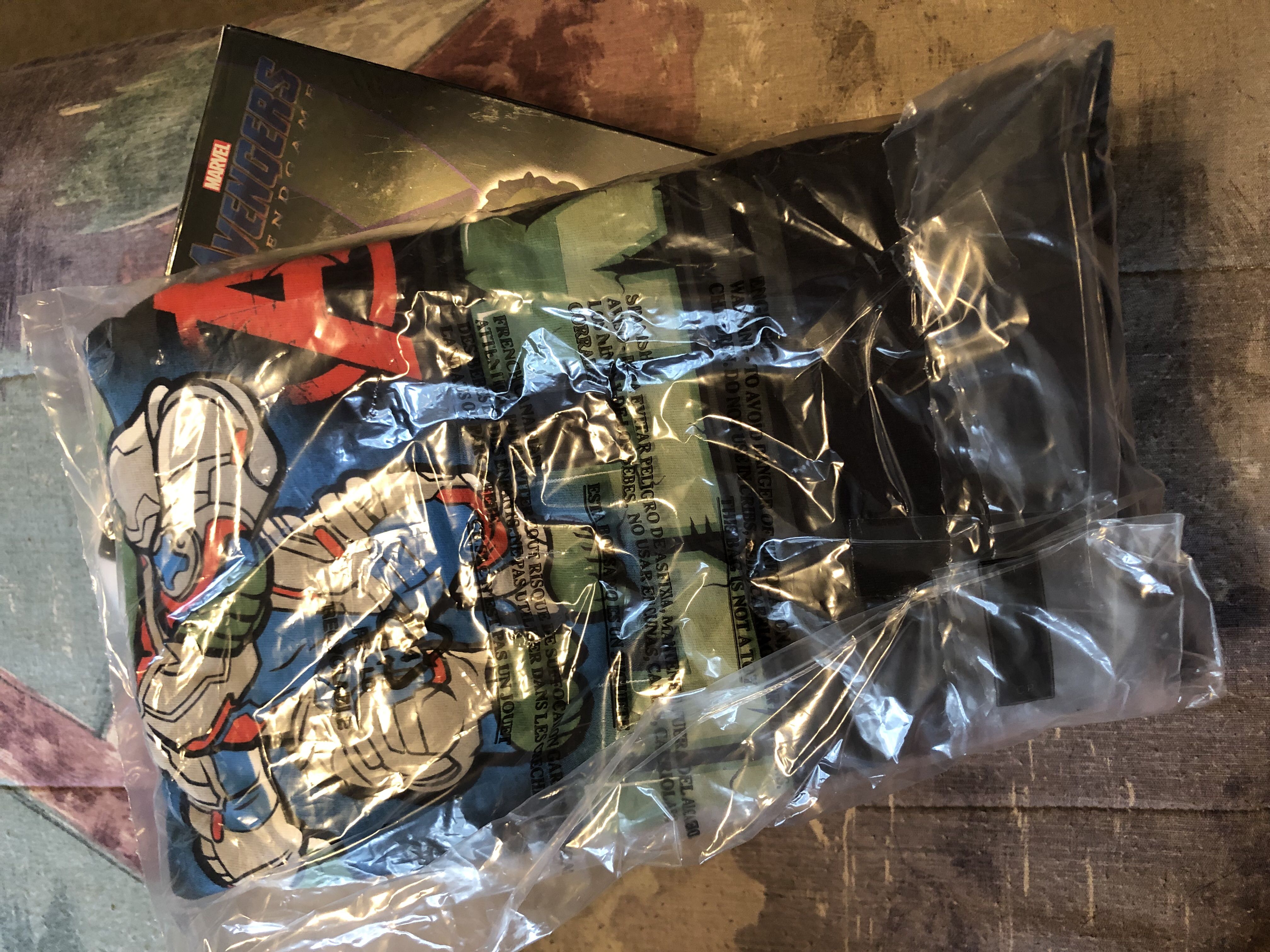 Hulk - Avengers: Endgame vinyl figure collectible [Barcode 889698390842] - Main Image 4