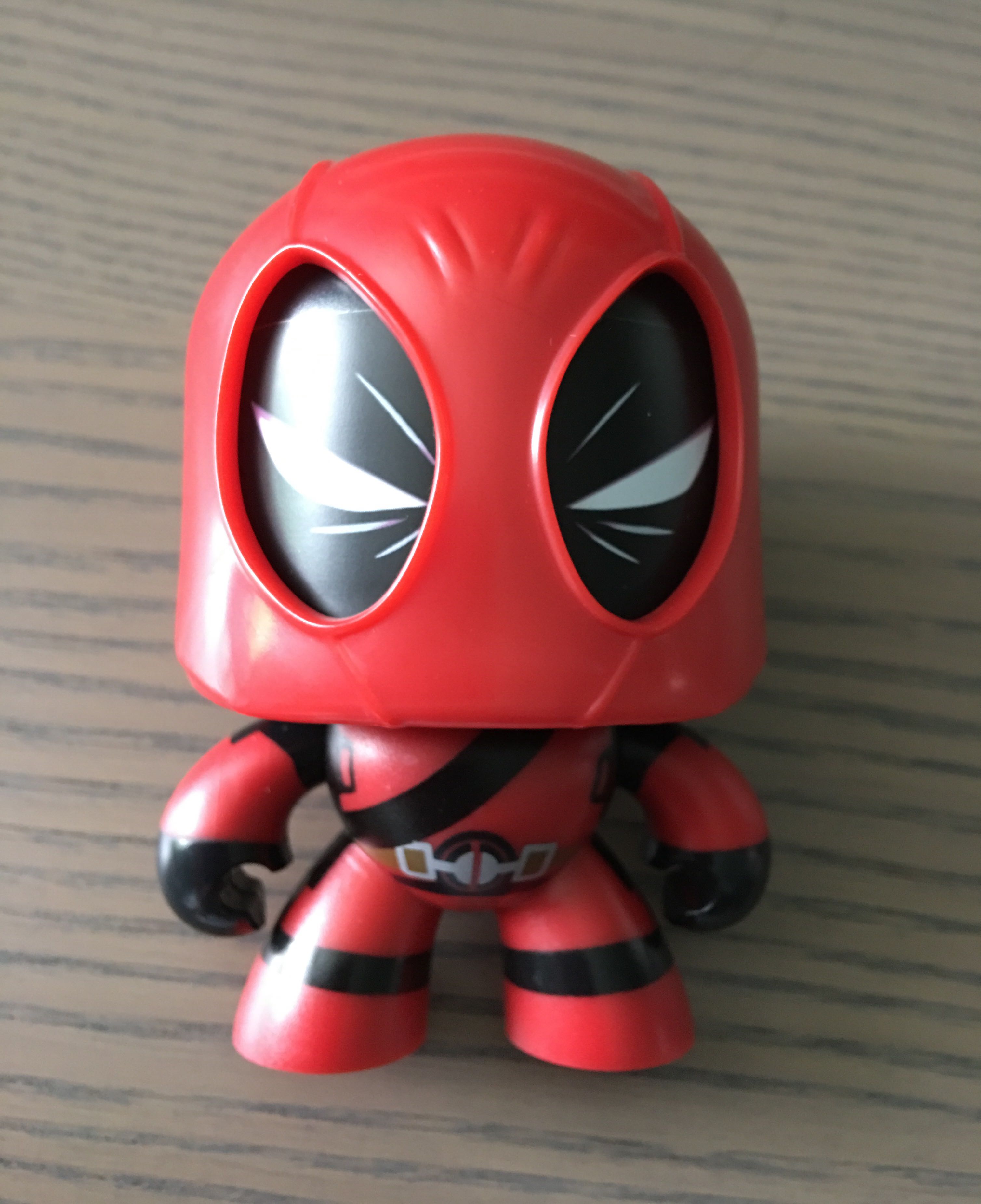 Mighty Muggs Deadpool - Deadpool vinyl figure collectible [Barcode 5010993492671] - Main Image 3