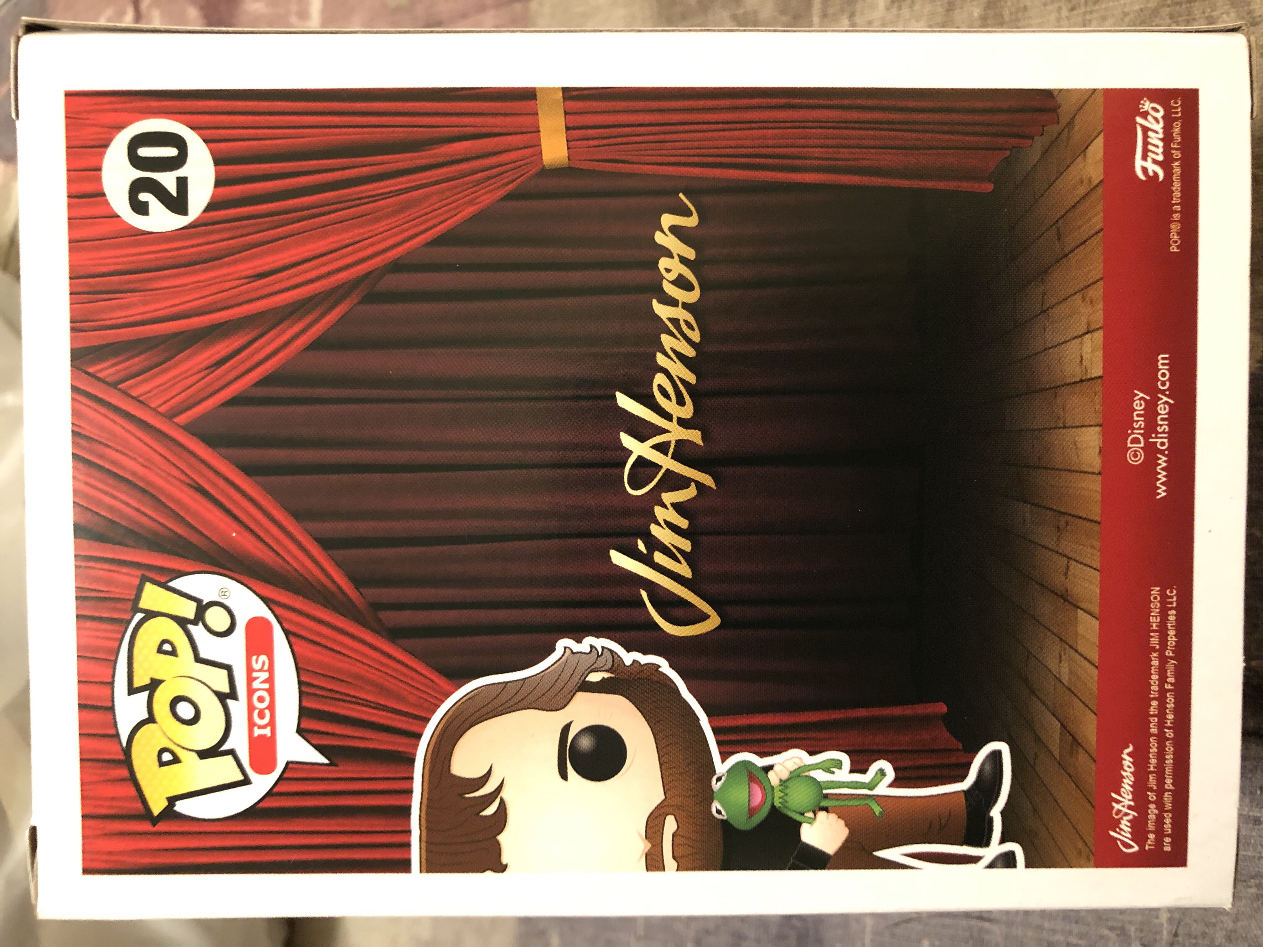 Jim Henson w/ Kermit - The Muppets vinyl figure collectible [Barcode 889698372879] - Main Image 2