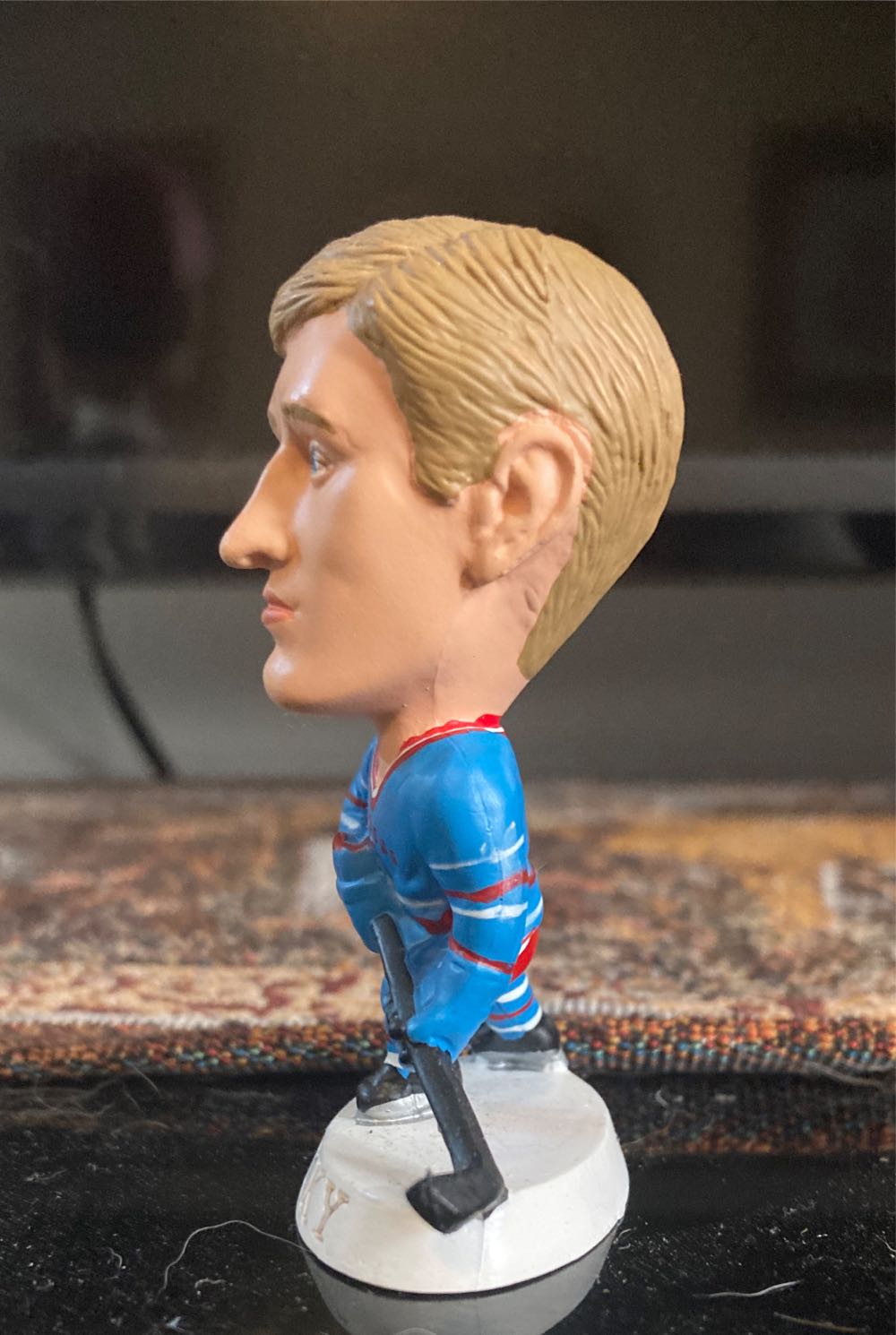 Wayne Gretzky  vinyl figure collectible - Main Image 4