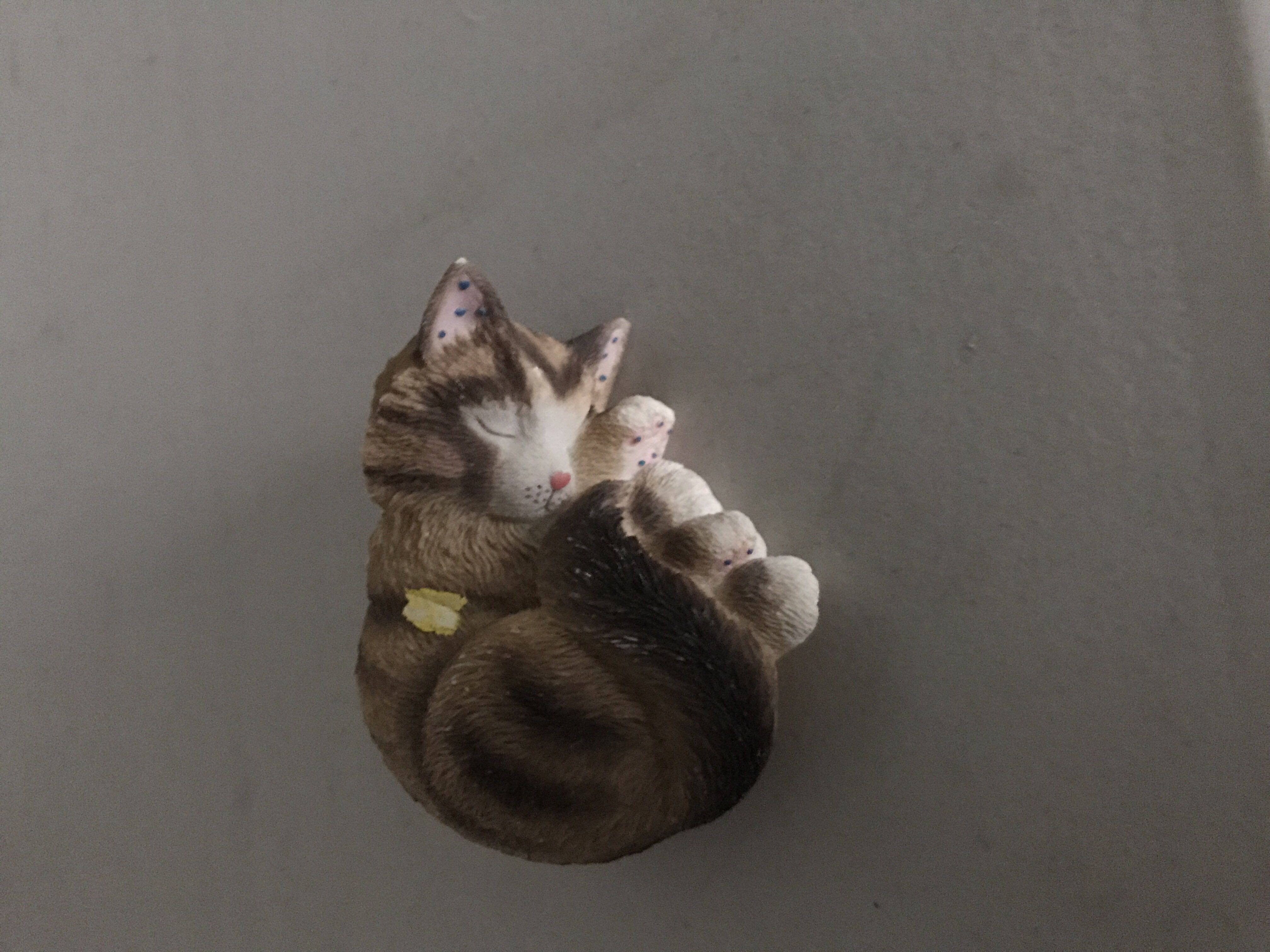 Sleeping Cat  vinyl figure collectible - Main Image 2