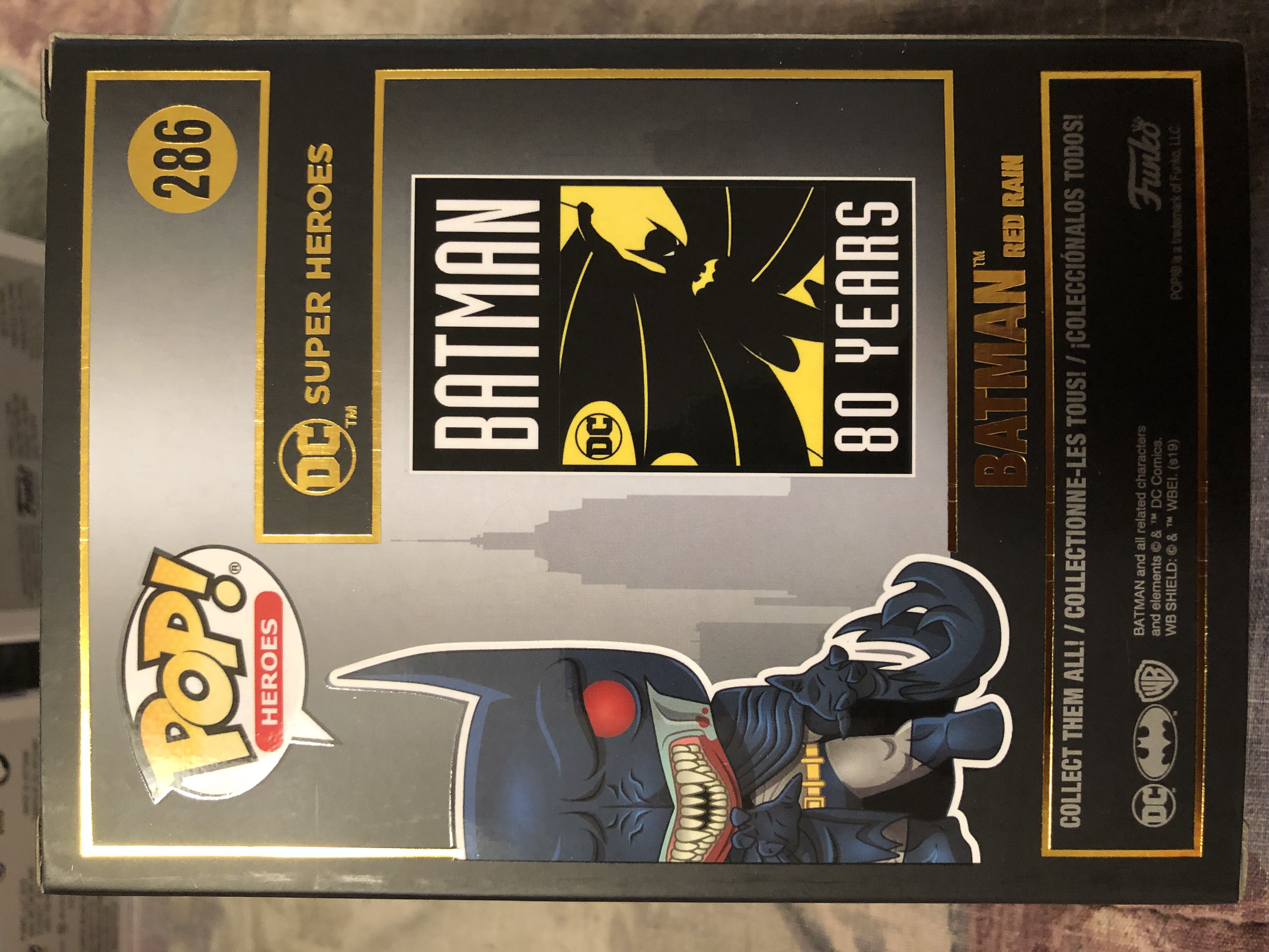 Batman: Batman Red Rain, #286 - Batman vinyl figure collectible [Barcode 889698372534] - Main Image 2