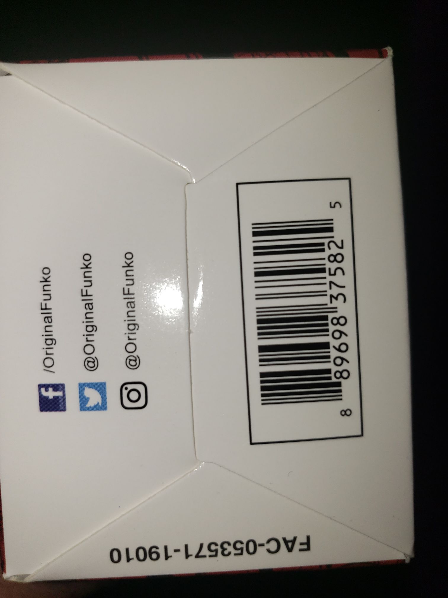 Ant-Man (PEZ) - Marvel Universe vinyl figure collectible [Barcode 889698375825] - Main Image 2