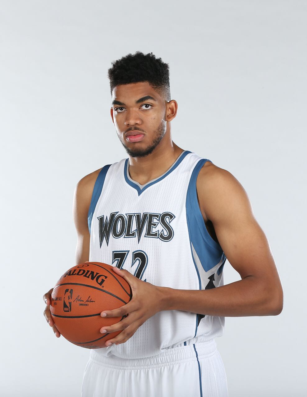 Karl-Anthony Towns (Away Jersey) - NBA vinyl figure collectible [Barcode 889698344531] - Main Image 4