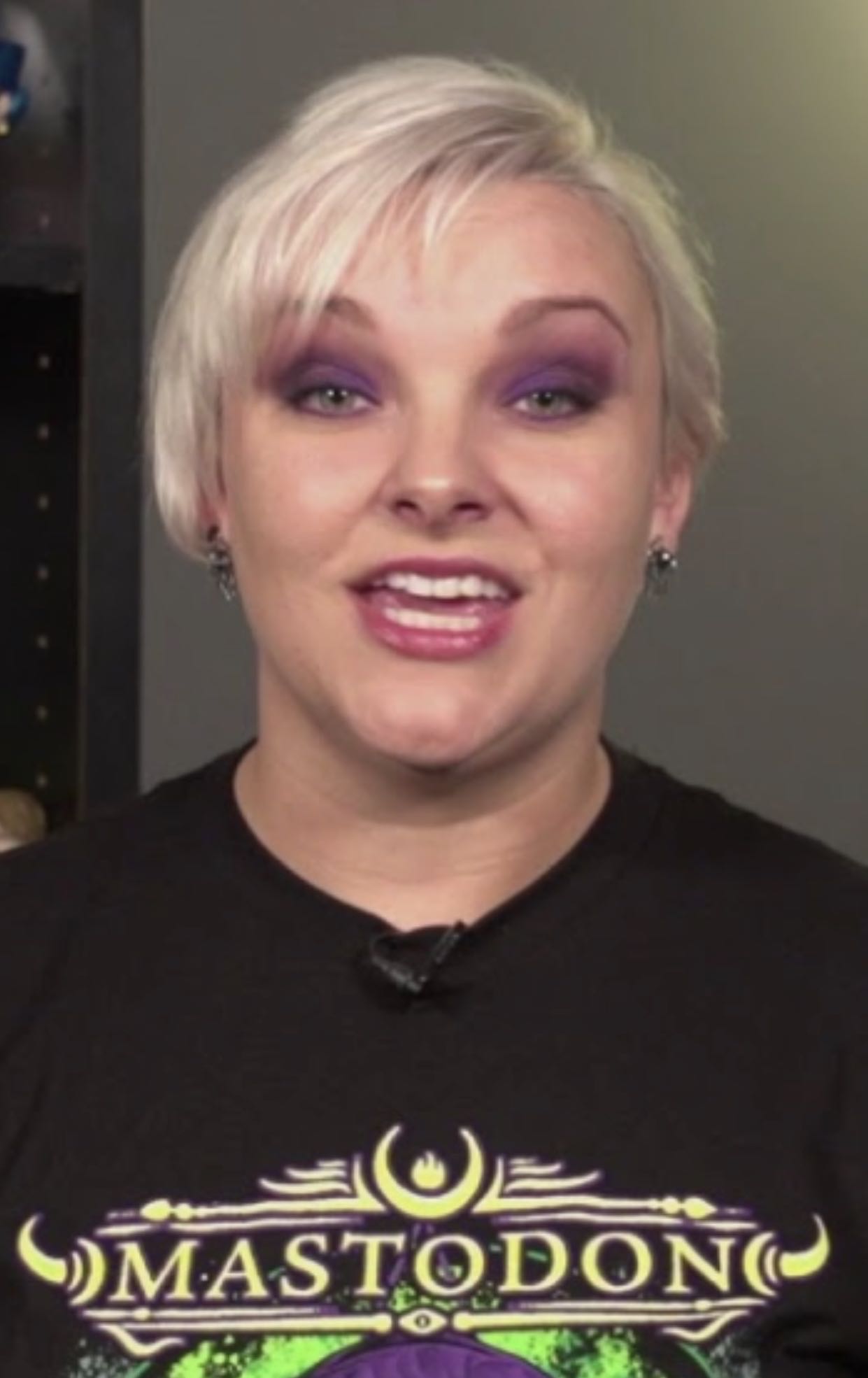 Ht Nerdette #SE - Hot Topic vinyl figure collectible [Barcode 889698410373] - Main Image 4