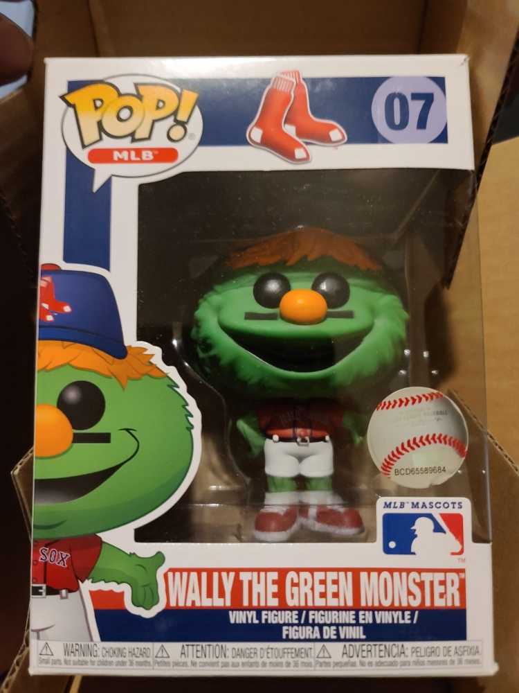 Wally The Green Monster - MLB vinyl figure collectible [Barcode 11776420] - Main Image 2