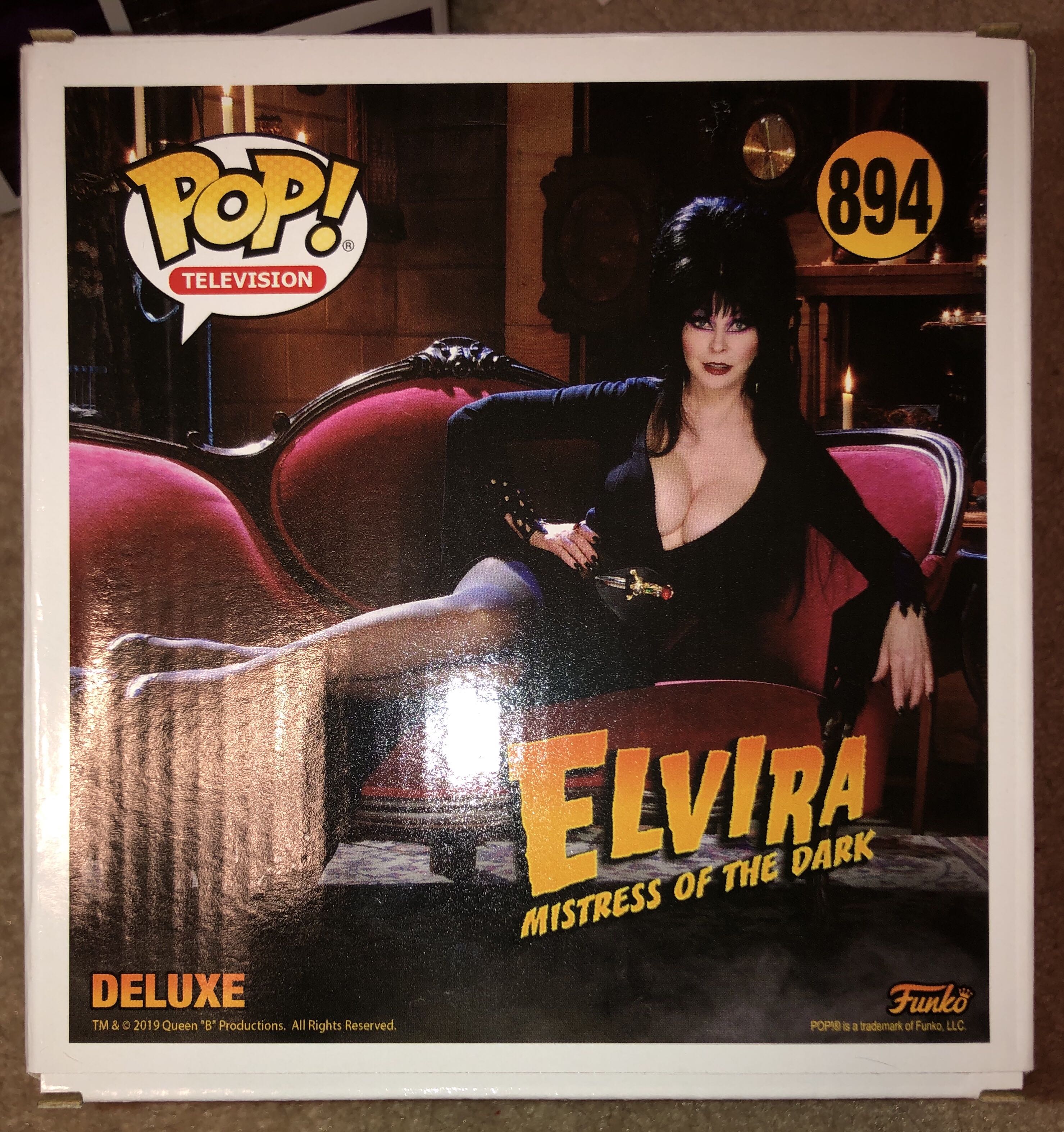 Elvira Mistress of the Night - Elvira Mistress of the Dark vinyl figure collectible [Barcode 889698413794] - Main Image 2
