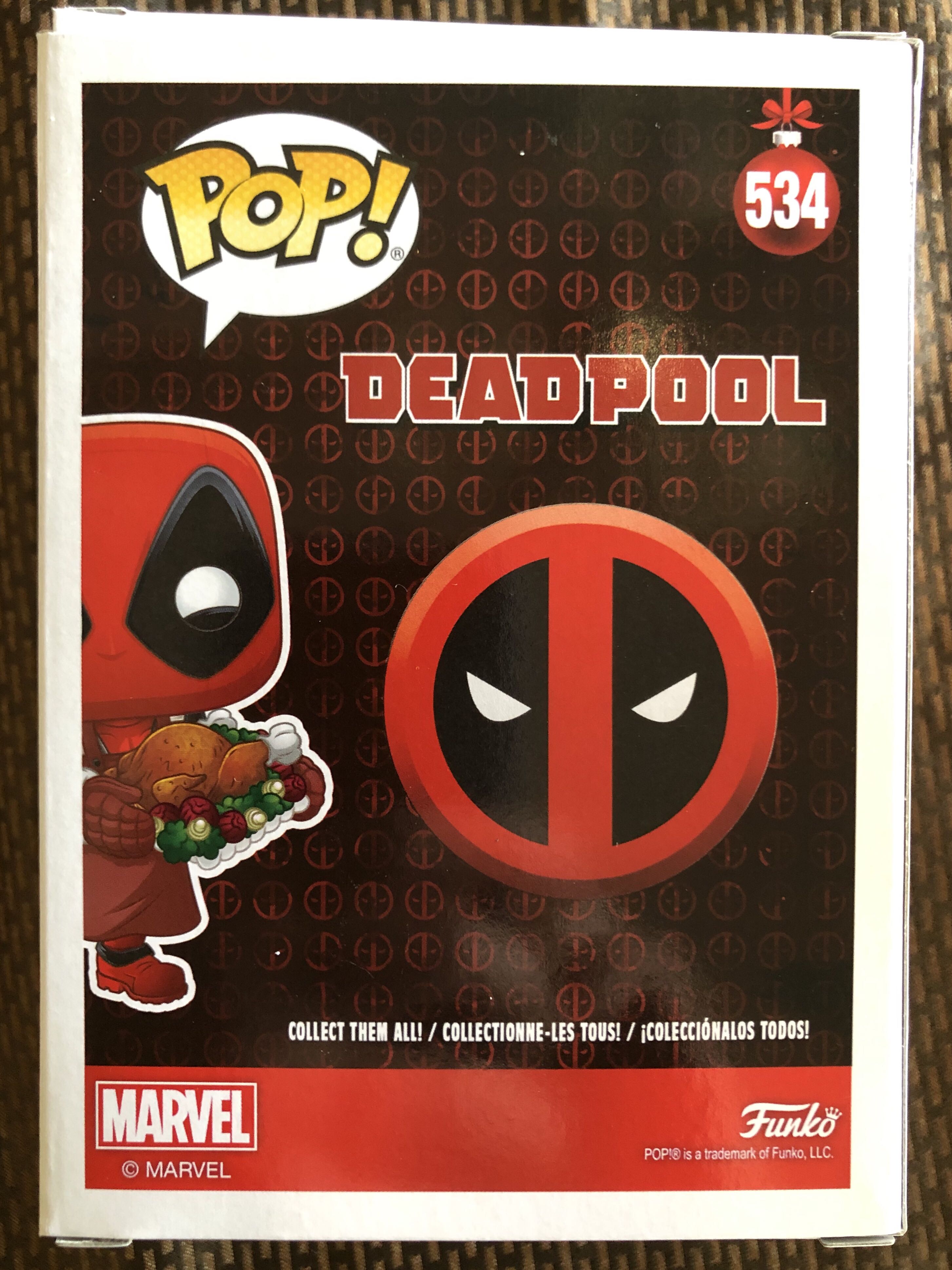 Holiday Marvel: Deadpool (Supper Hero) - Deadpool vinyl figure collectible [Barcode 889698433372] - Main Image 2