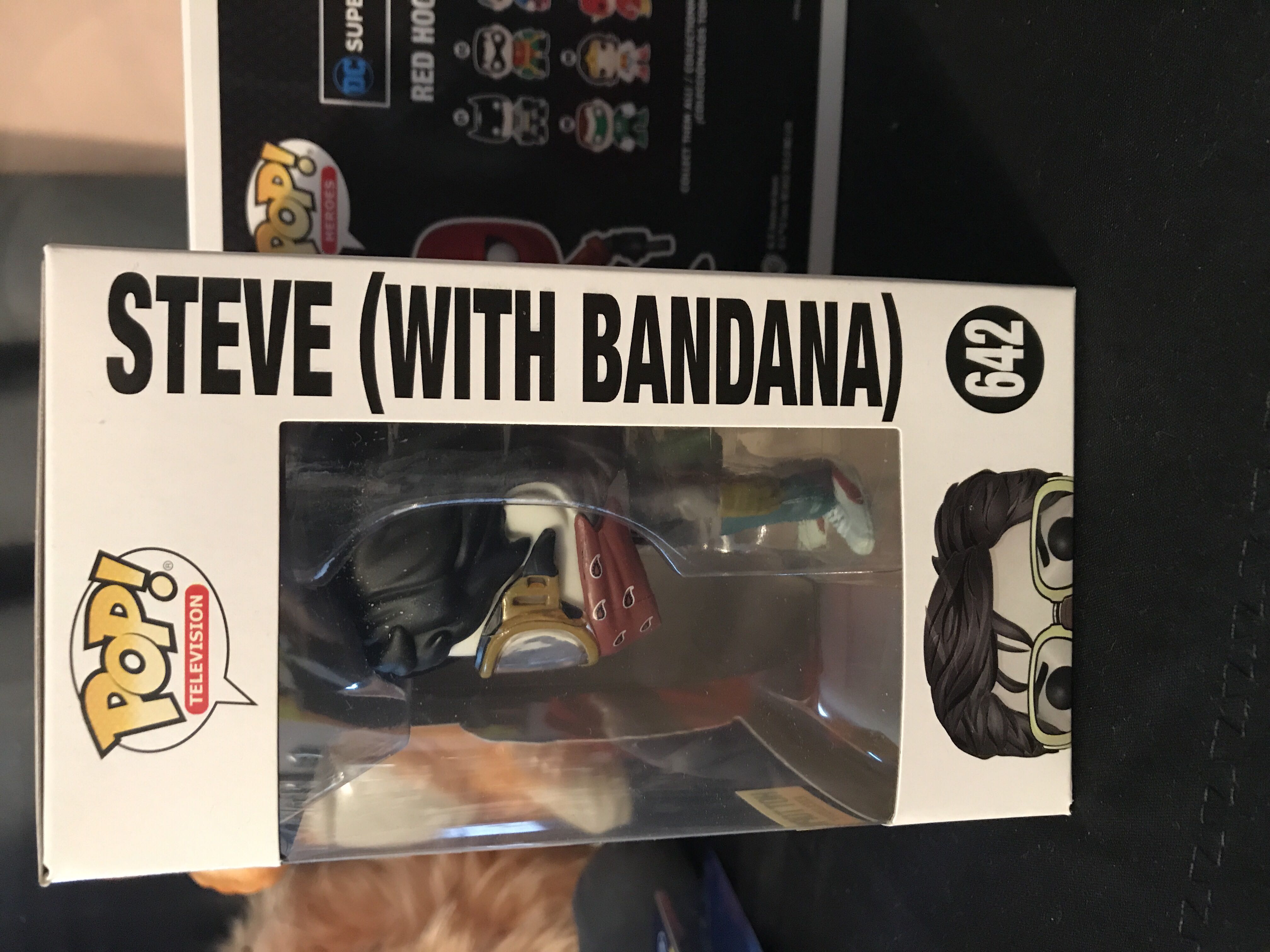 Steve (With Bandana) - Stranger Things vinyl figure collectible [Barcode 11342148] - Main Image 2