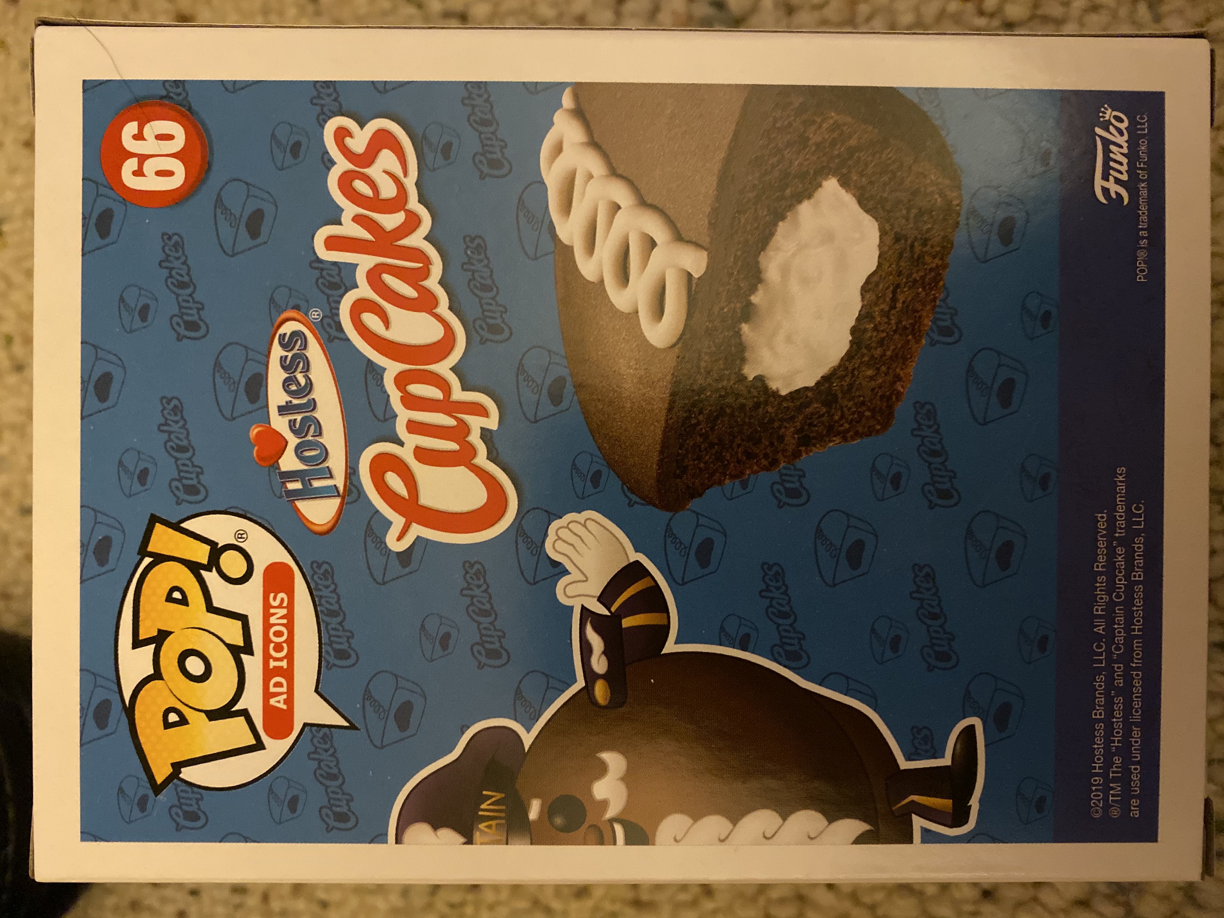 Captain Cupcake - Ad Icons vinyl figure collectible [Barcode 889698437684] - Main Image 2