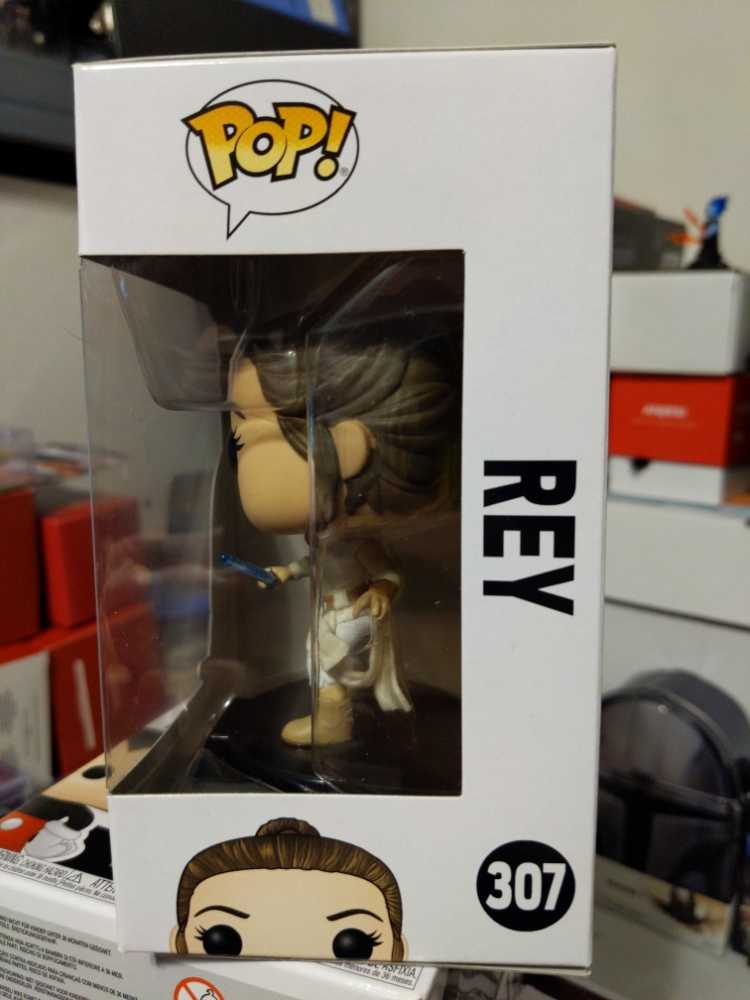 Rey - Star Wars vinyl figure collectible [Barcode 889698398824] - Main Image 4