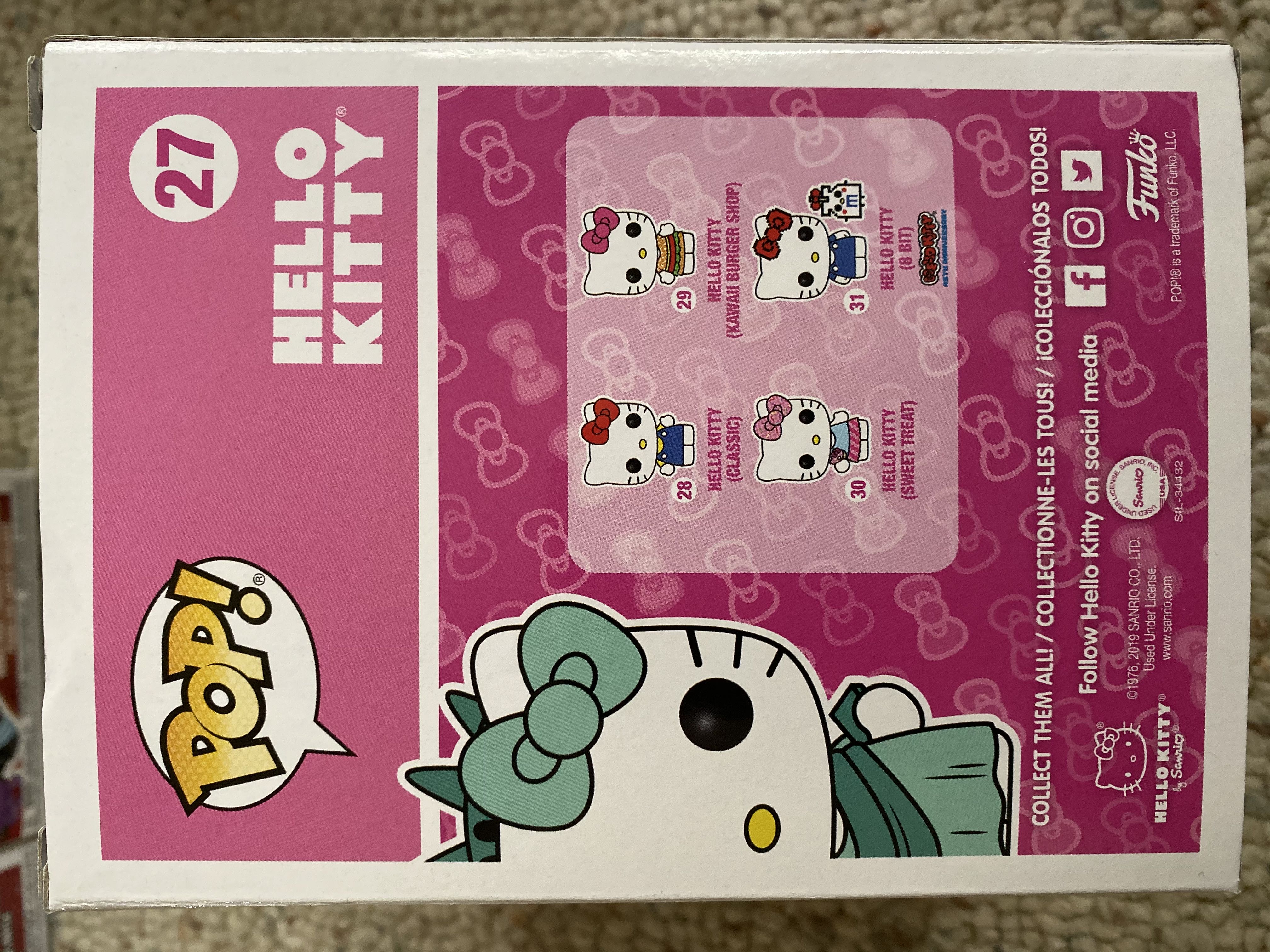 Hello Kitty (Lady Liberty) - Hello Kitty vinyl figure collectible [Barcode 889698433686] - Main Image 2