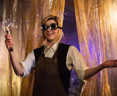 13th Doctor with Glasses - Doctor Who vinyl figure collectible [Barcode 889698433495] - Main Image 3