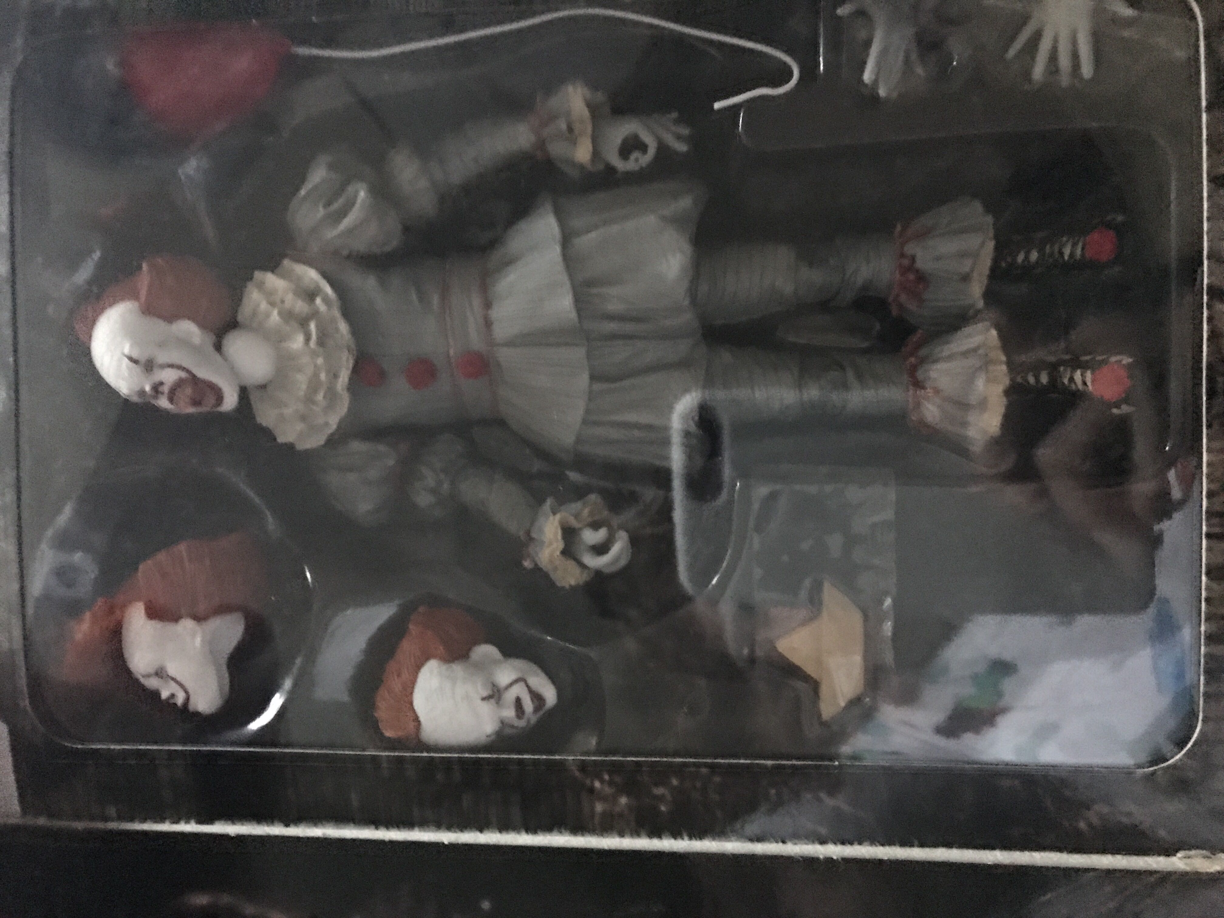 IT (2018) - It vinyl figure collectible [Barcode 634482454619] - Main Image 2