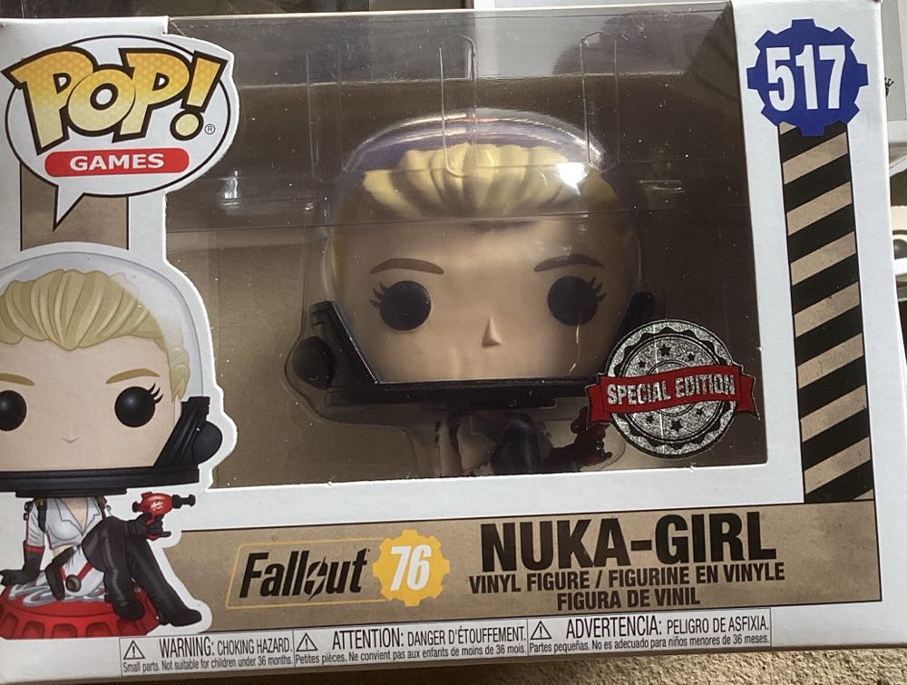 Fallout Nuka-Girl - Fallout vinyl figure collectible [Barcode 889698430722] - Main Image 3