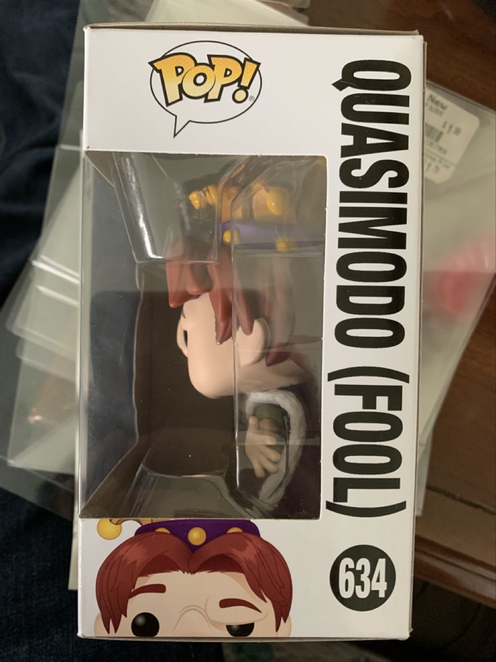 Quasimodo (Fool) - The Hunchback of Notre Dame vinyl figure collectible [Barcode 889698411462] - Main Image 2