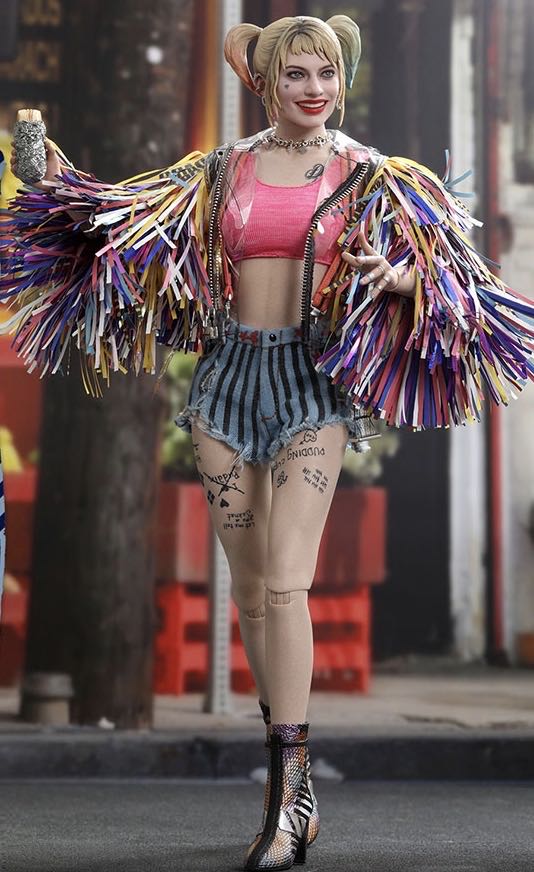 Harley Quinn (Caution Tape) - Birds of Prey vinyl figure collectible [Barcode 889698443678] - Main Image 4