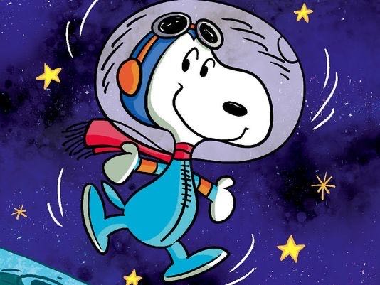 Peanuts: Astronaut Snoopy - Peanuts vinyl figure collectible [Barcode 889698446167] - Main Image 4