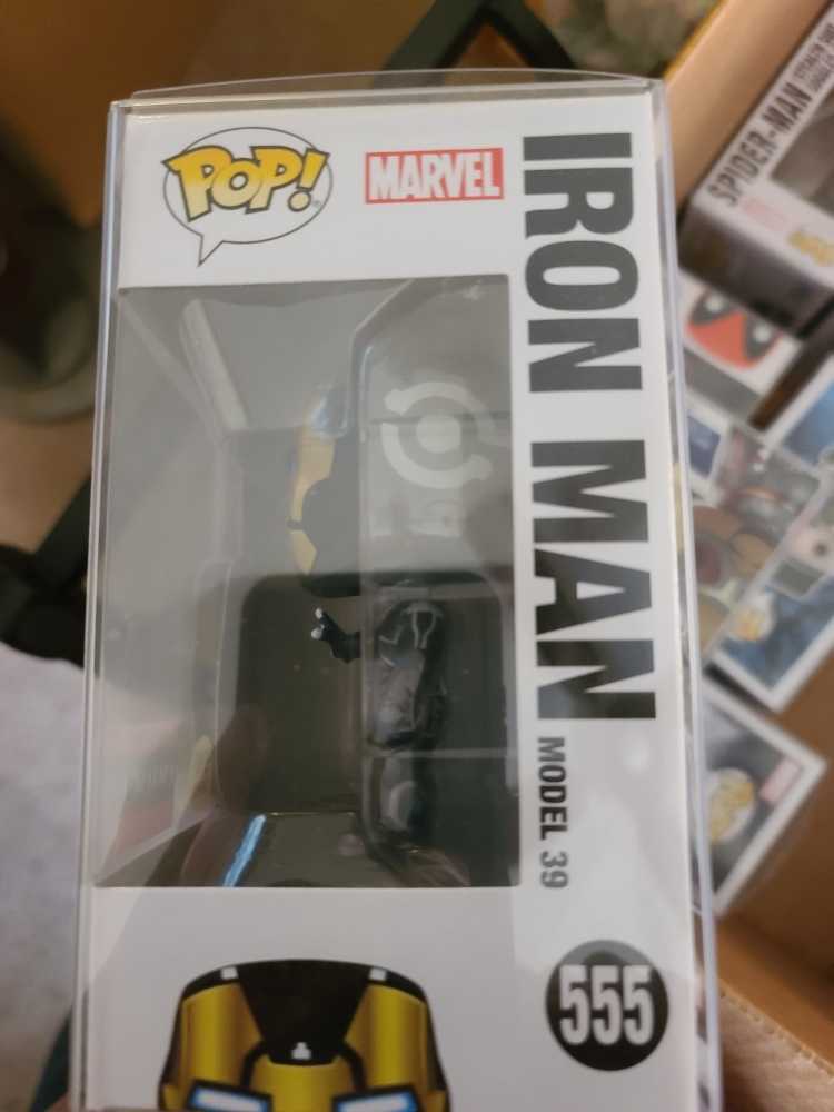 Funko Pop! Iron Man (Model 39) - Marvel Universe vinyl figure collectible [Barcode 889698439657] - Main Image 2