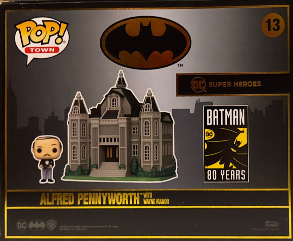 Alfred Pennyworth W/ Wayne Manor - Batman vinyl figure collectible [Barcode 889698455244] - Main Image 3