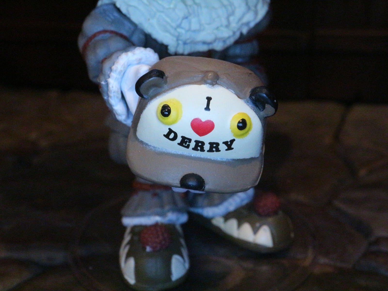 Pennywise w/ Beaver Hat - It vinyl figure collectible - Main Image 4
