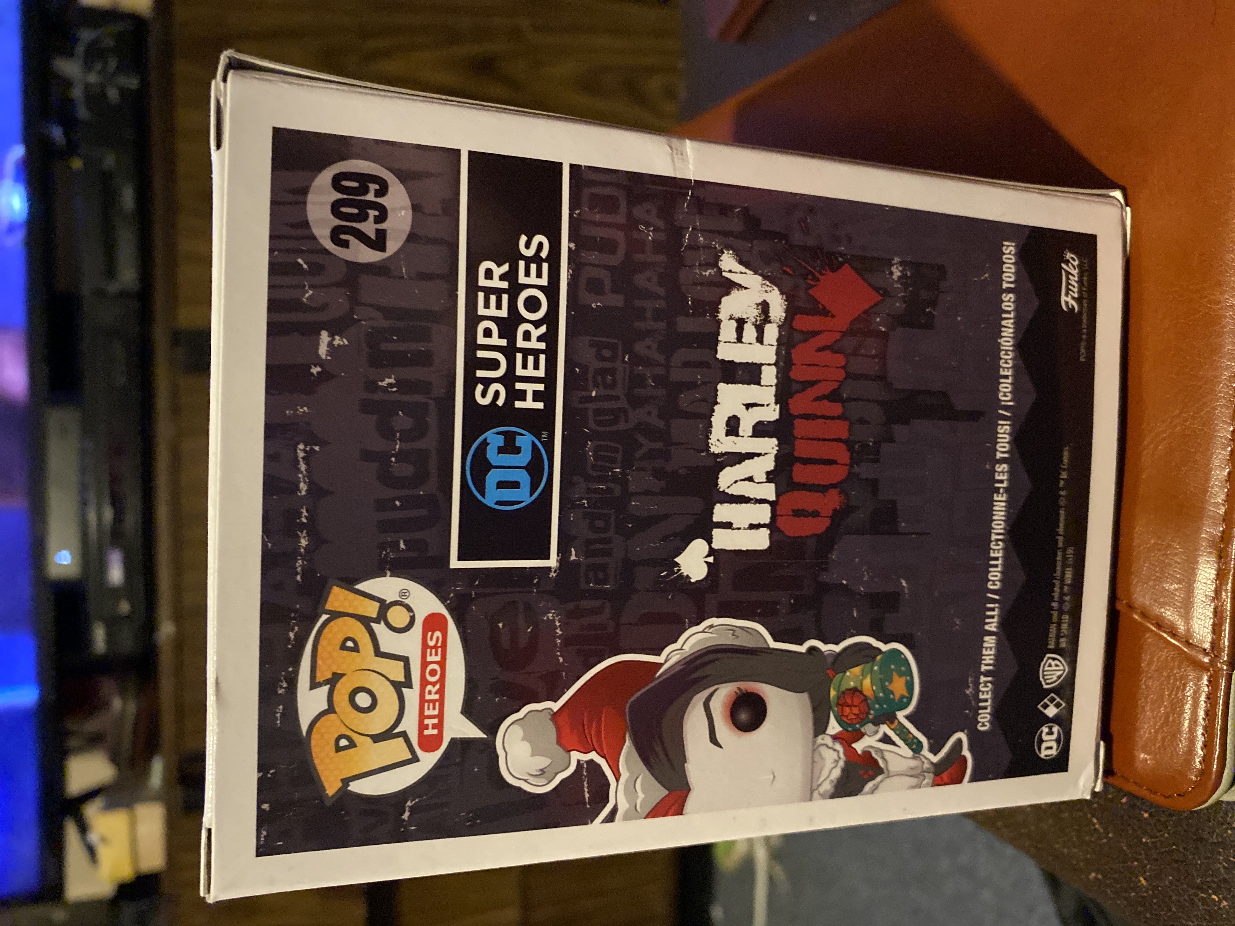 Harley Quinn - DC Universe vinyl figure collectible [Barcode 889698441780] - Main Image 2