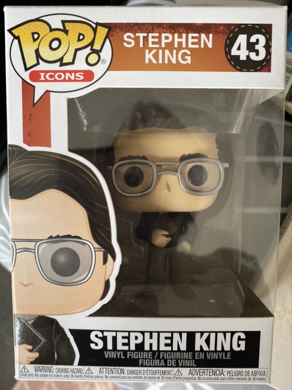 Stephen King - Celebrities vinyl figure collectible [Barcode 889698446136] - Main Image 3