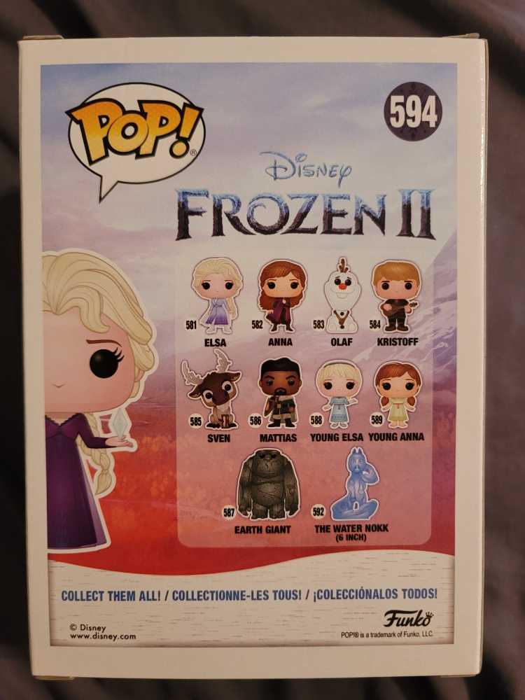 Elsa (with Crystal) - Frozen vinyl figure collectible [Barcode 889698408929] - Main Image 3