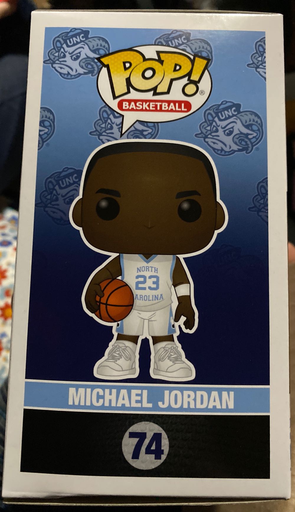 Michael Jordan (North Carolina) - NBA vinyl figure collectible [Barcode 889698467889] - Main Image 2
