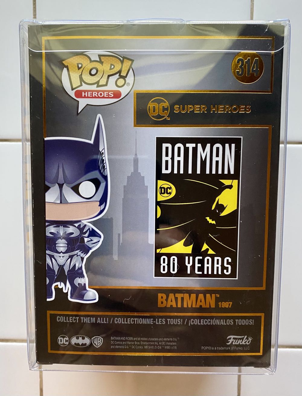 Batman: 1997 - DC Universe vinyl figure collectible [Barcode 889698372626] - Main Image 3