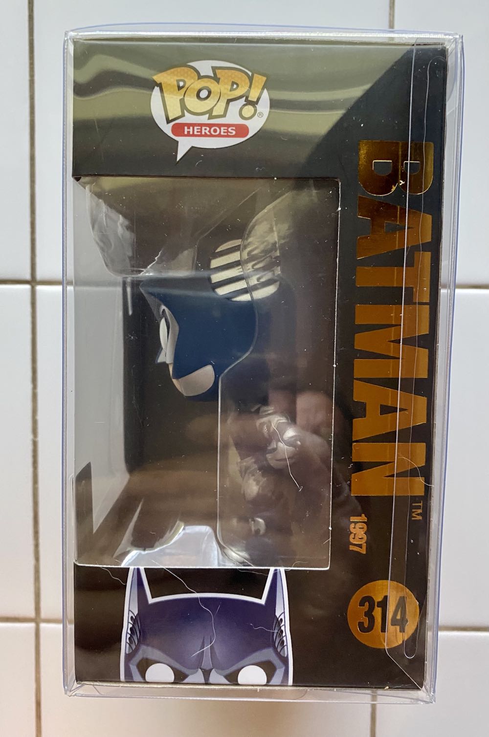 Batman: 1997 - DC Universe vinyl figure collectible [Barcode 889698372626] - Main Image 4