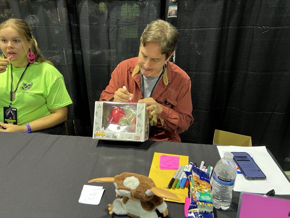 Gizmo in Red Car - Gremlins vinyl figure collectible [Barcode 889698447973] - Main Image 3